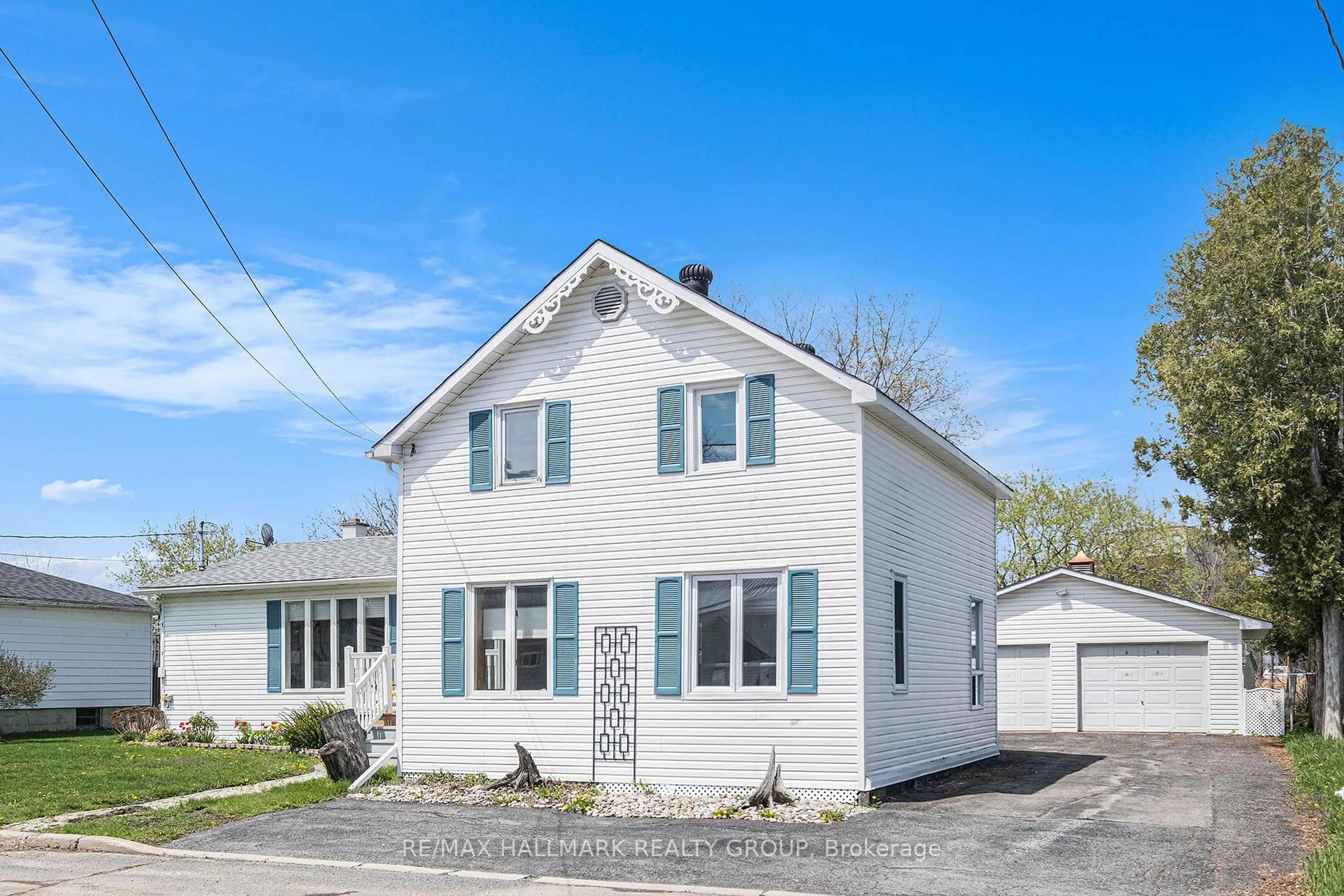 Home with vinyl exterior material, street for 61 Emma St, North Dundas Ontario K0C 1H0
