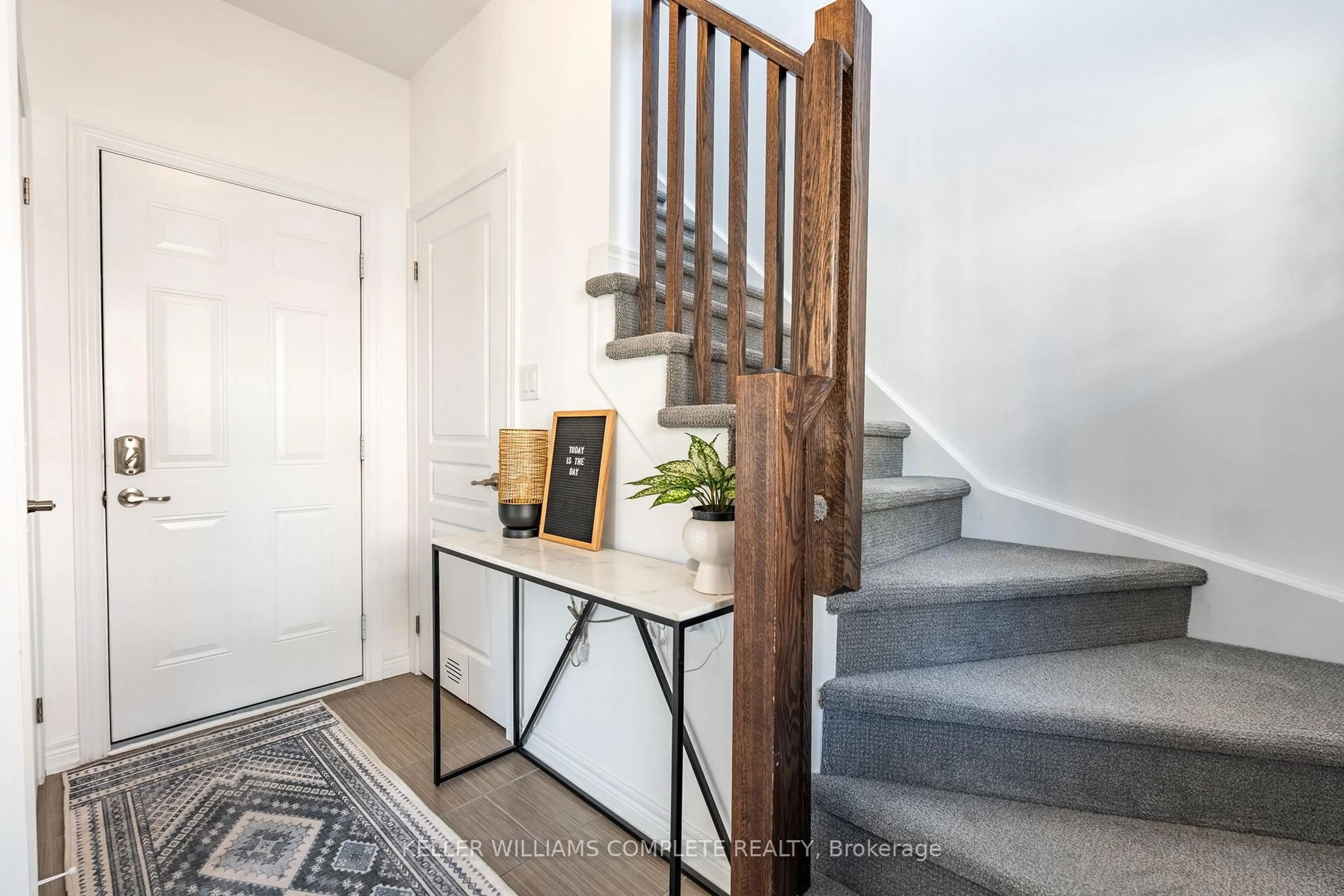 Indoor entryway for 257 Parkside Dr #40, Hamilton Ontario L8B 0W5