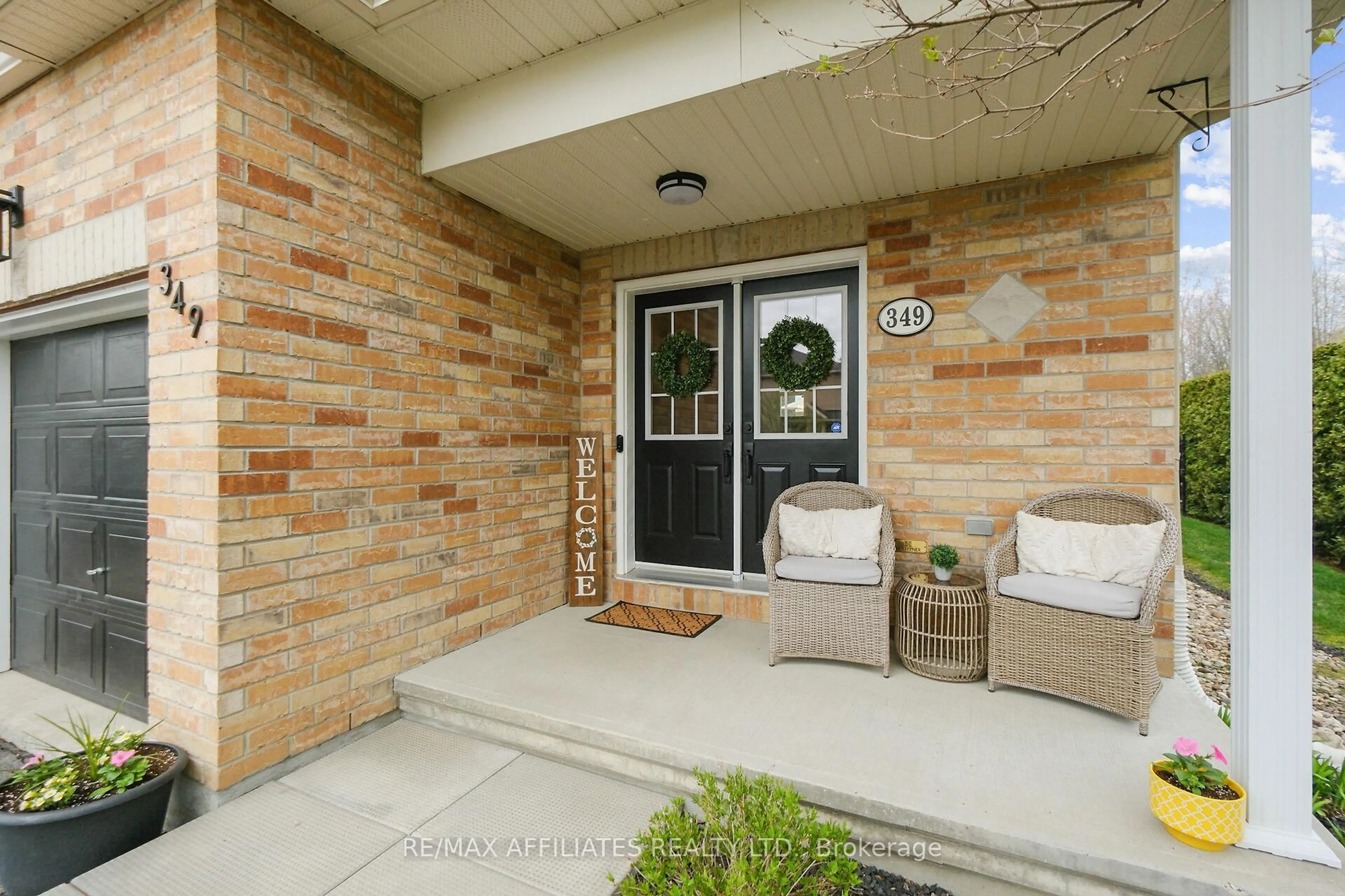 Indoor entryway for 349 Celtic Ridge Cres, Ottawa Ontario K2W 0B6