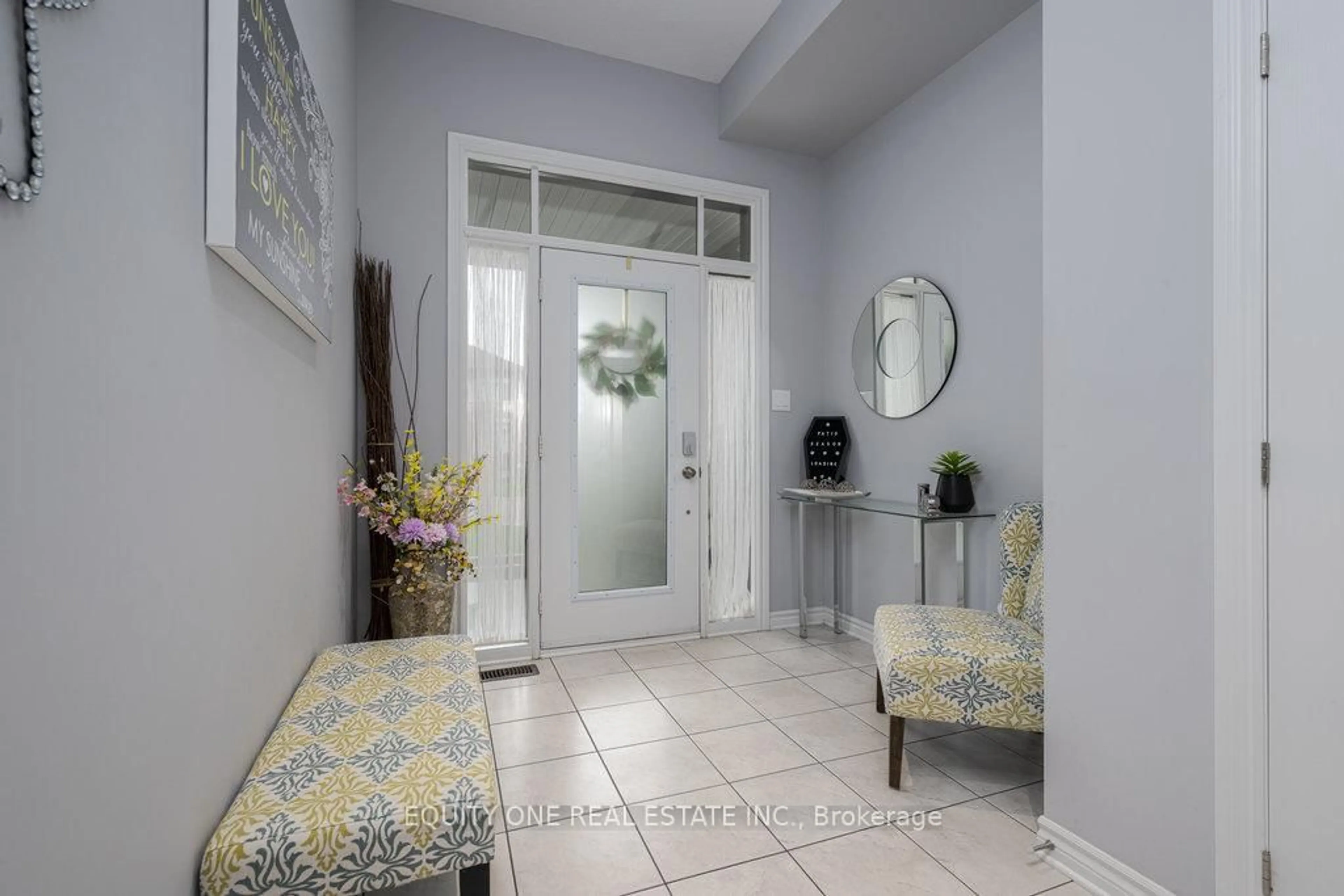 Indoor entryway for 236 Southbridge St, Ottawa Ontario K4M 0C5