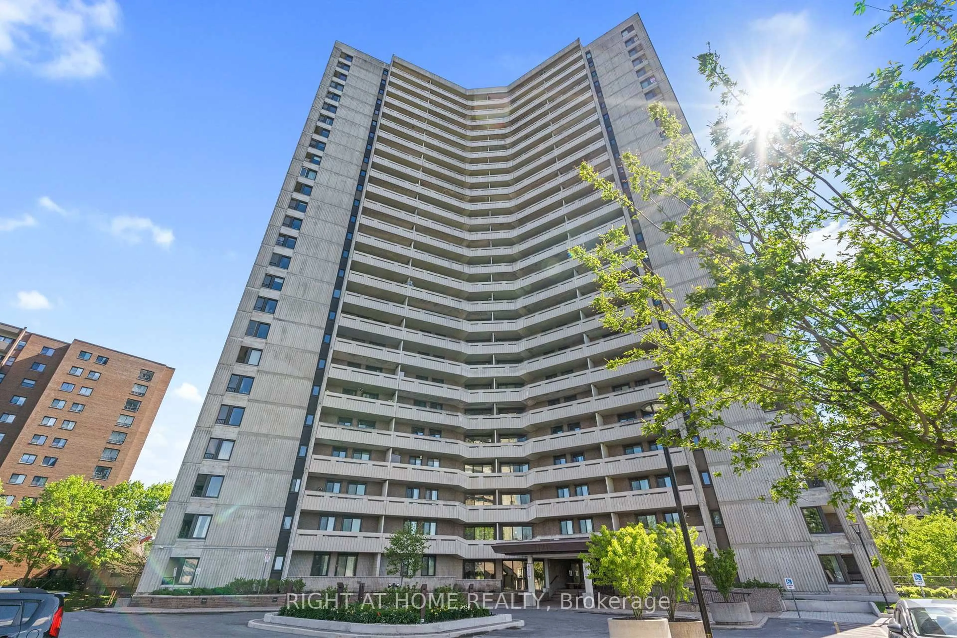 Patio, building for 1171 AMBLESIDE Dr #1102, Ottawa Ontario K2B 8E1