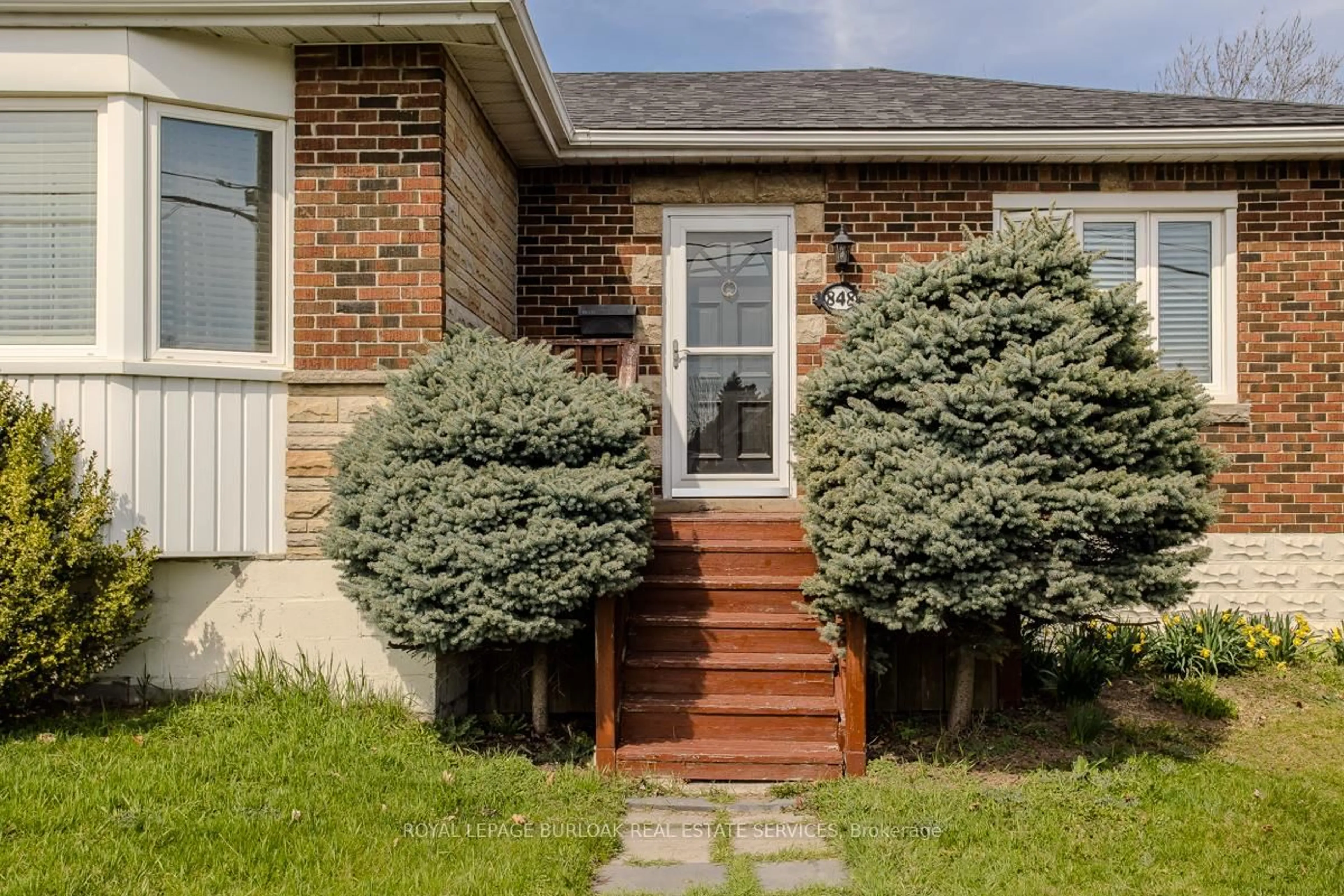 Home with brick exterior material, street for 848 Upper Wellington St, Hamilton Ontario L9A 3R9