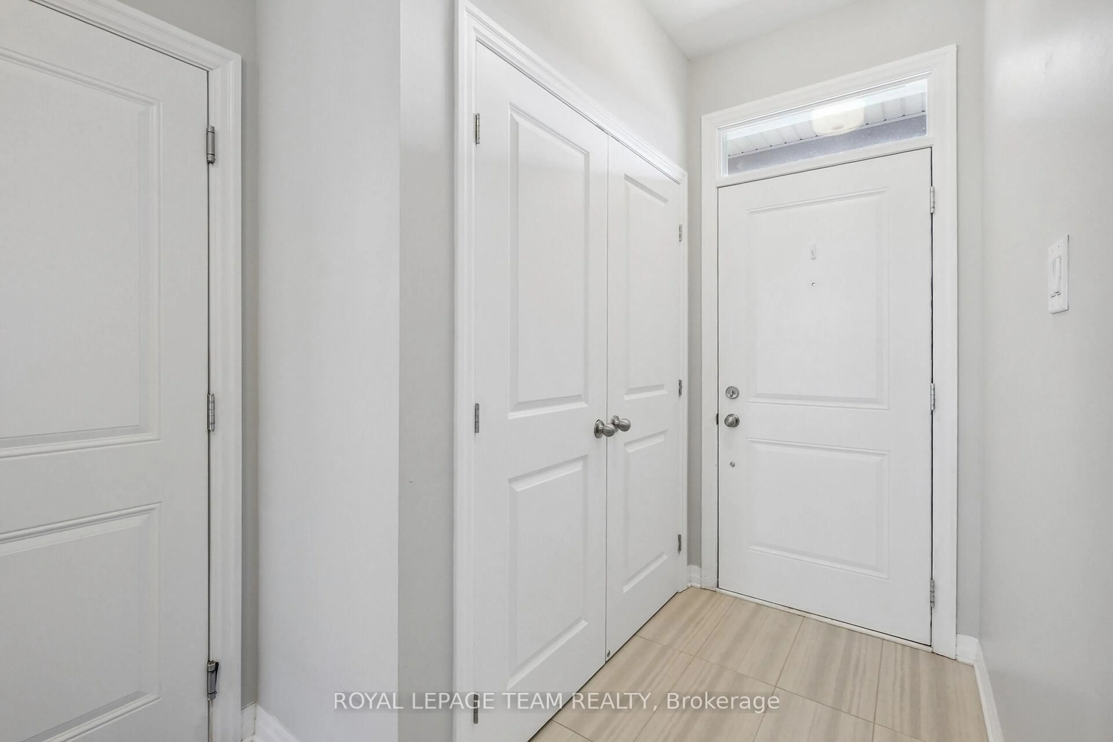 Indoor entryway for 813 Jack Dalgity St, Almonte Ontario K0A 1A0