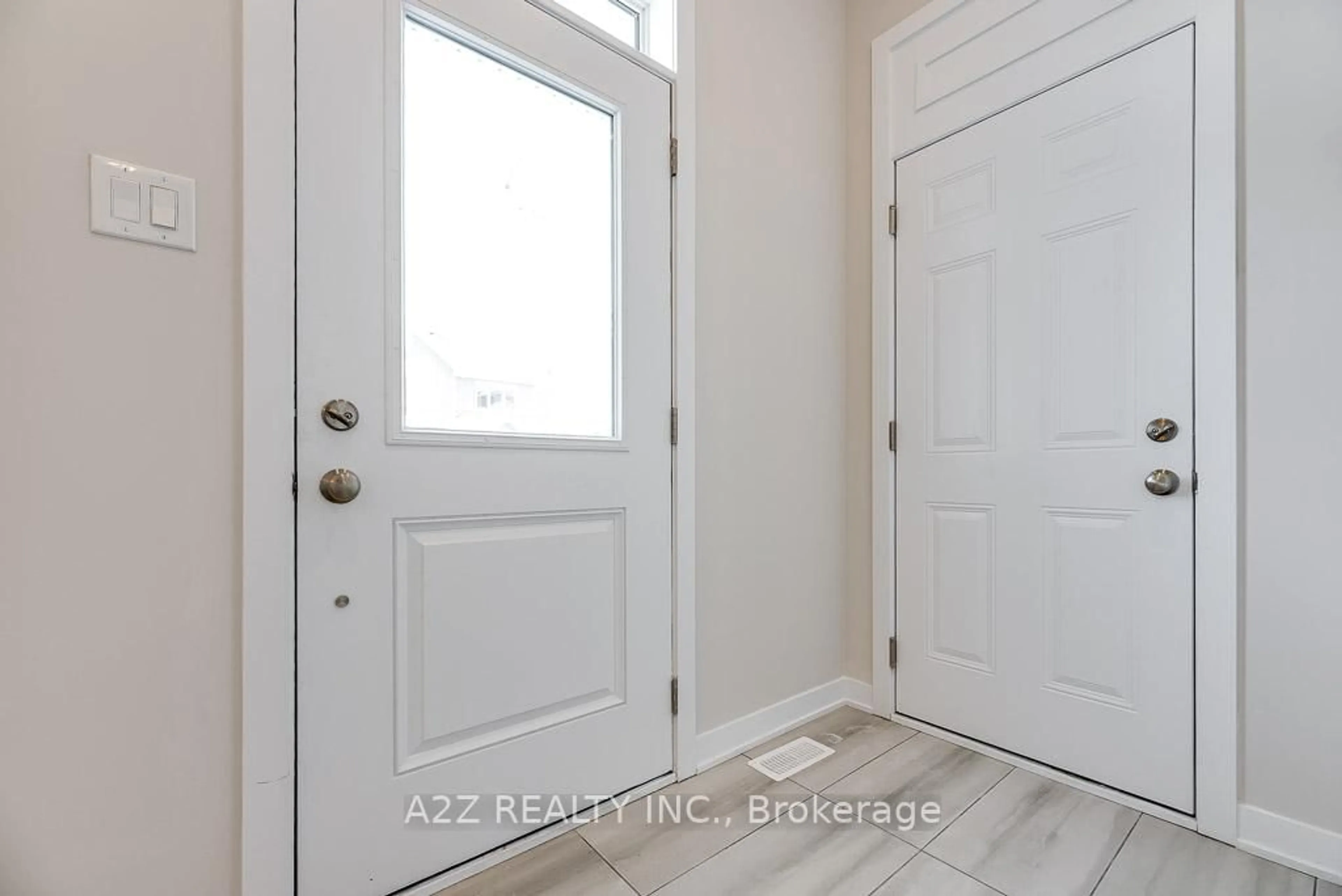 Indoor entryway for 264 Surface Lane, Ottawa Ontario K2J 6X7
