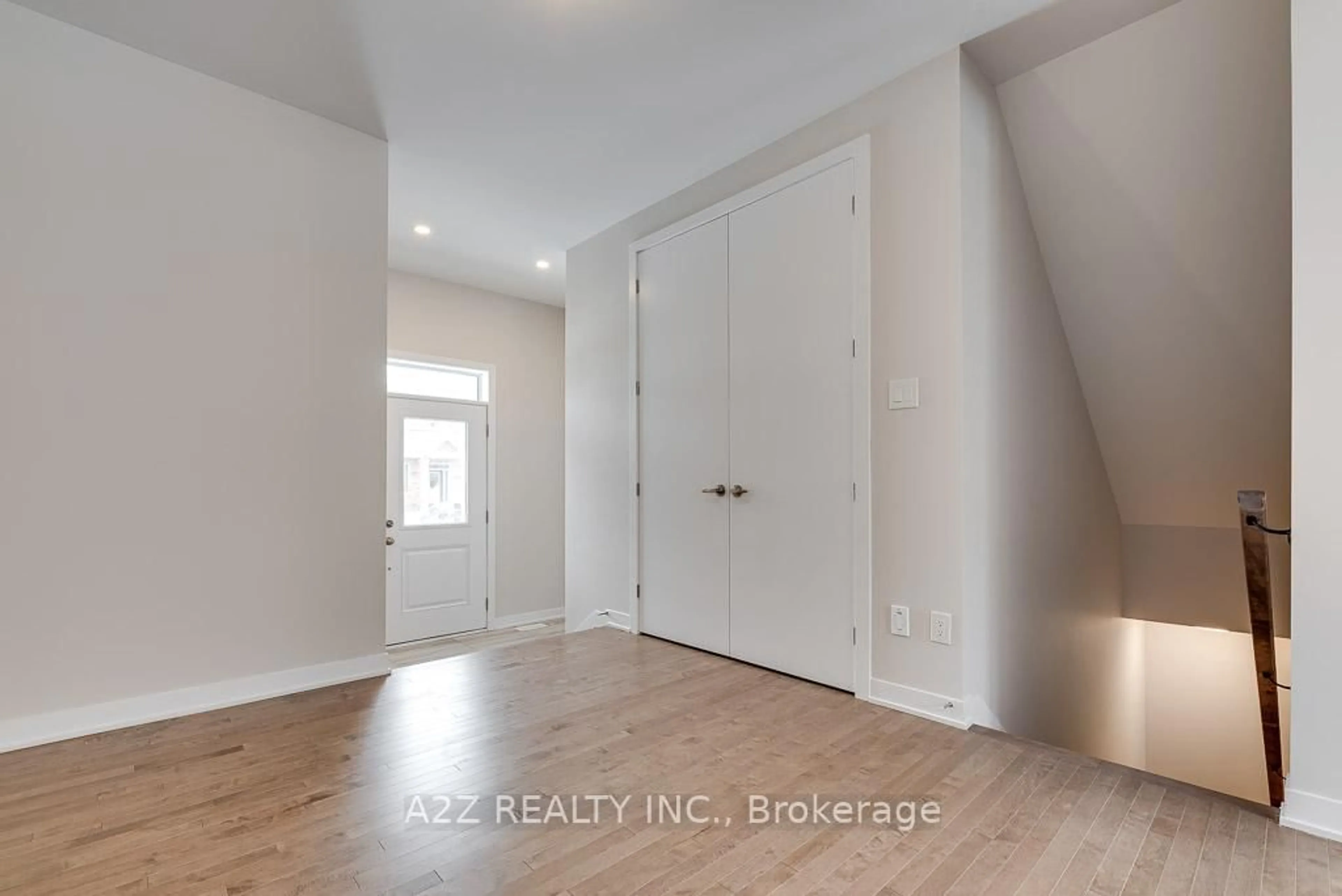 Indoor entryway for 264 Surface Lane, Ottawa Ontario K2J 6X7