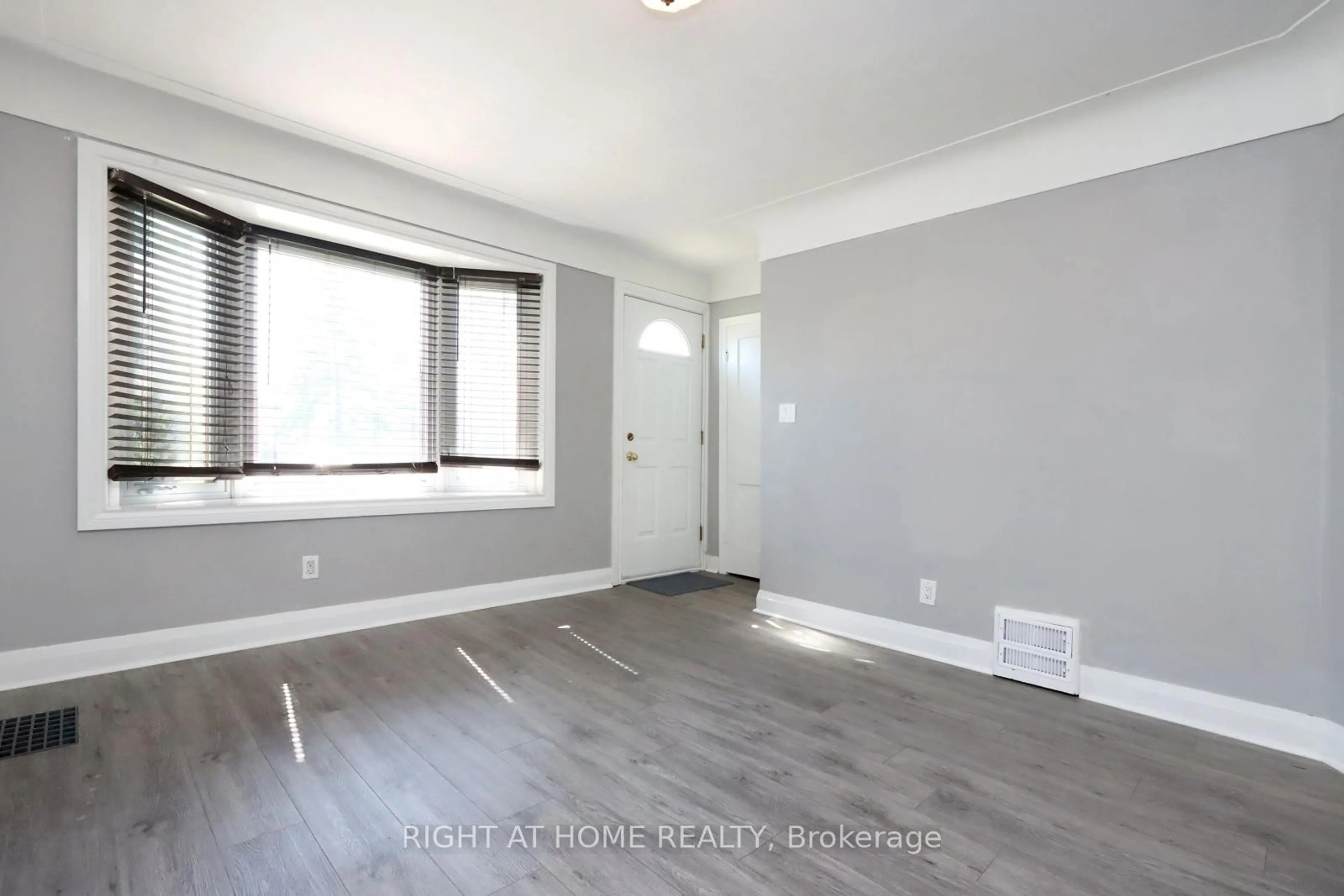 A pic of a room for 240 East 22nd St, Hamilton Ontario L8V 2V7