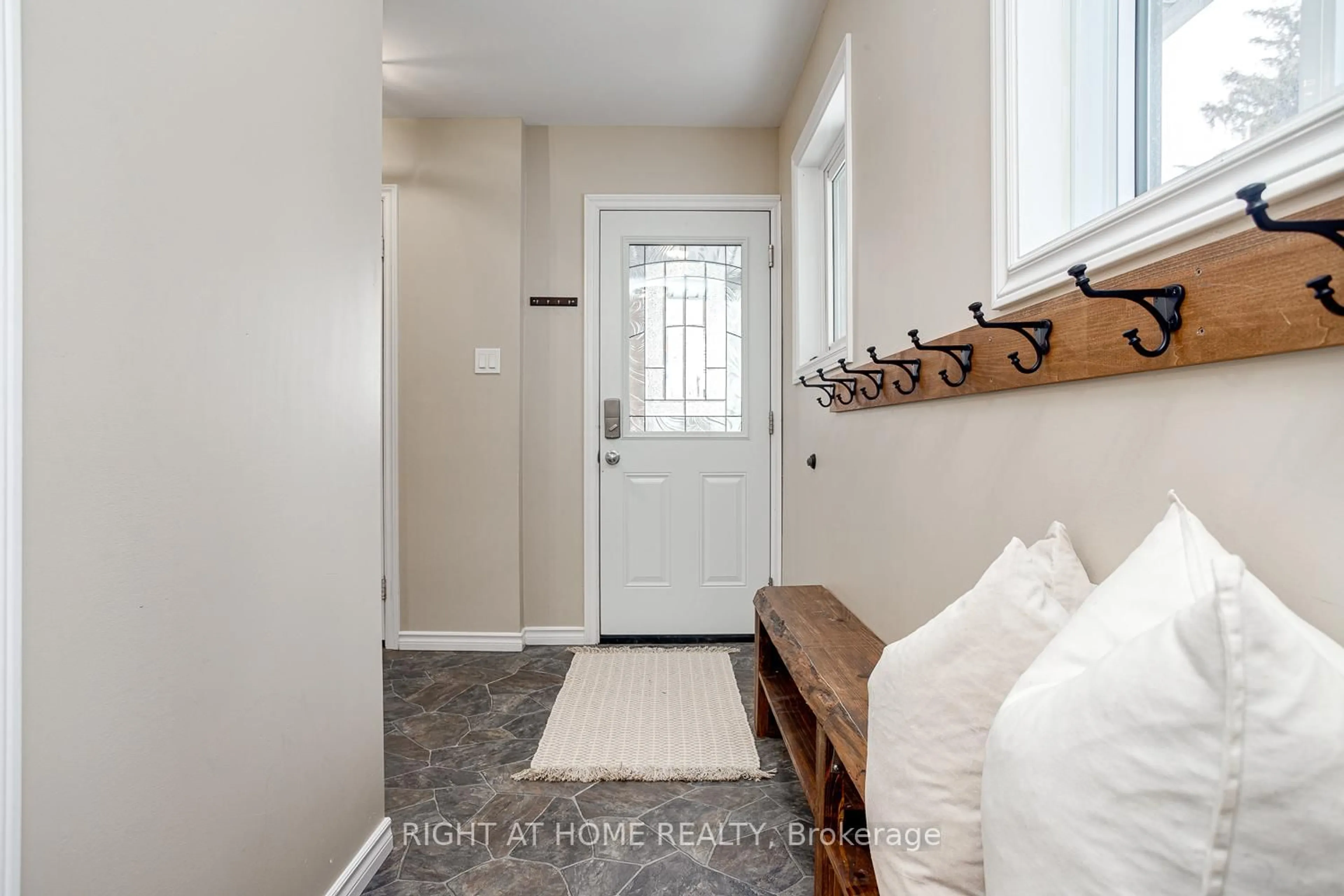 Indoor entryway for 2049 Keene Rd, Otonabee-South Monaghan Ontario K9J 6X9