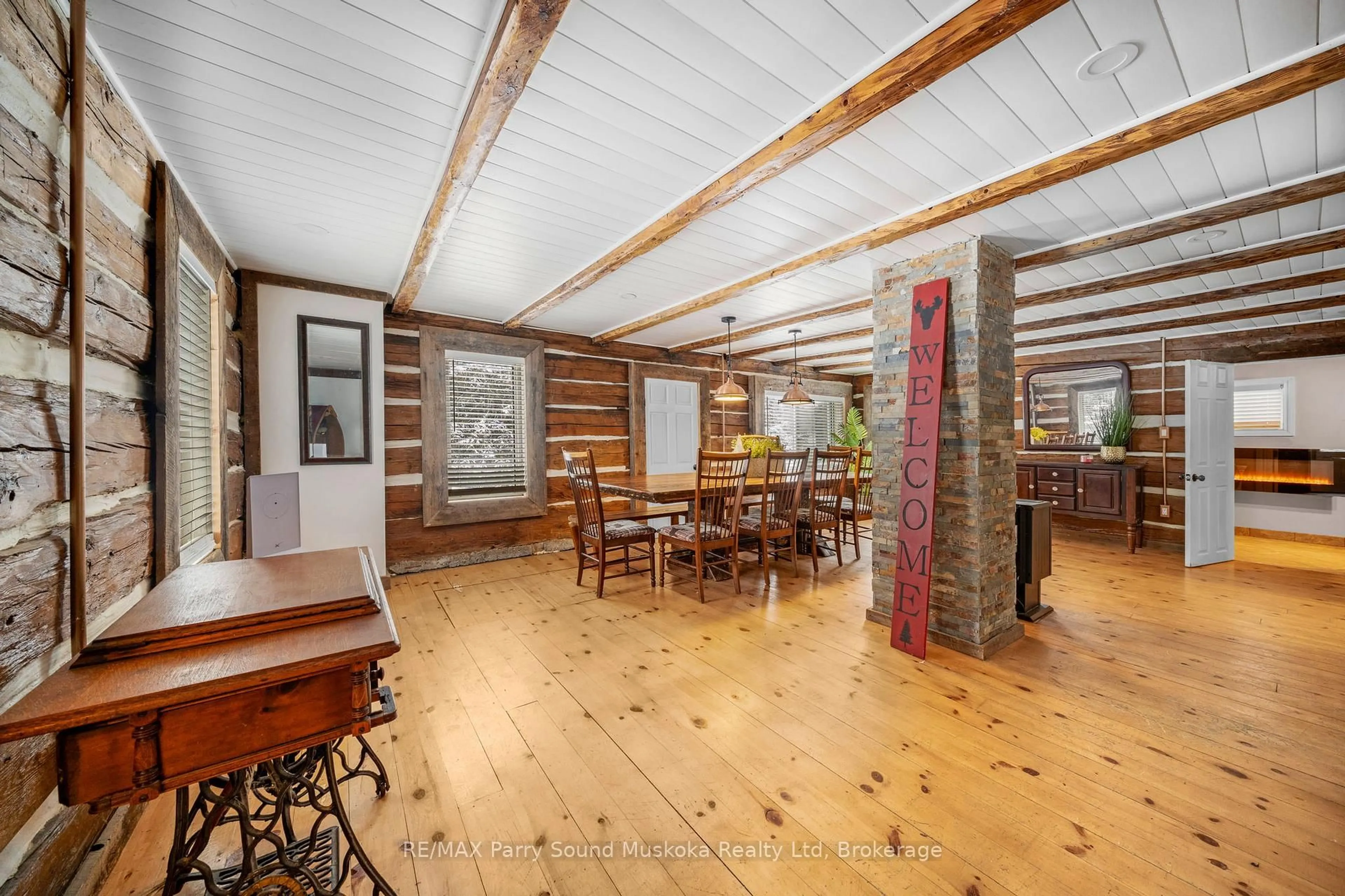 Dining room, wood/laminate floor for 1516 Williamsport Rd, Huntsville Ontario P1H 2J4