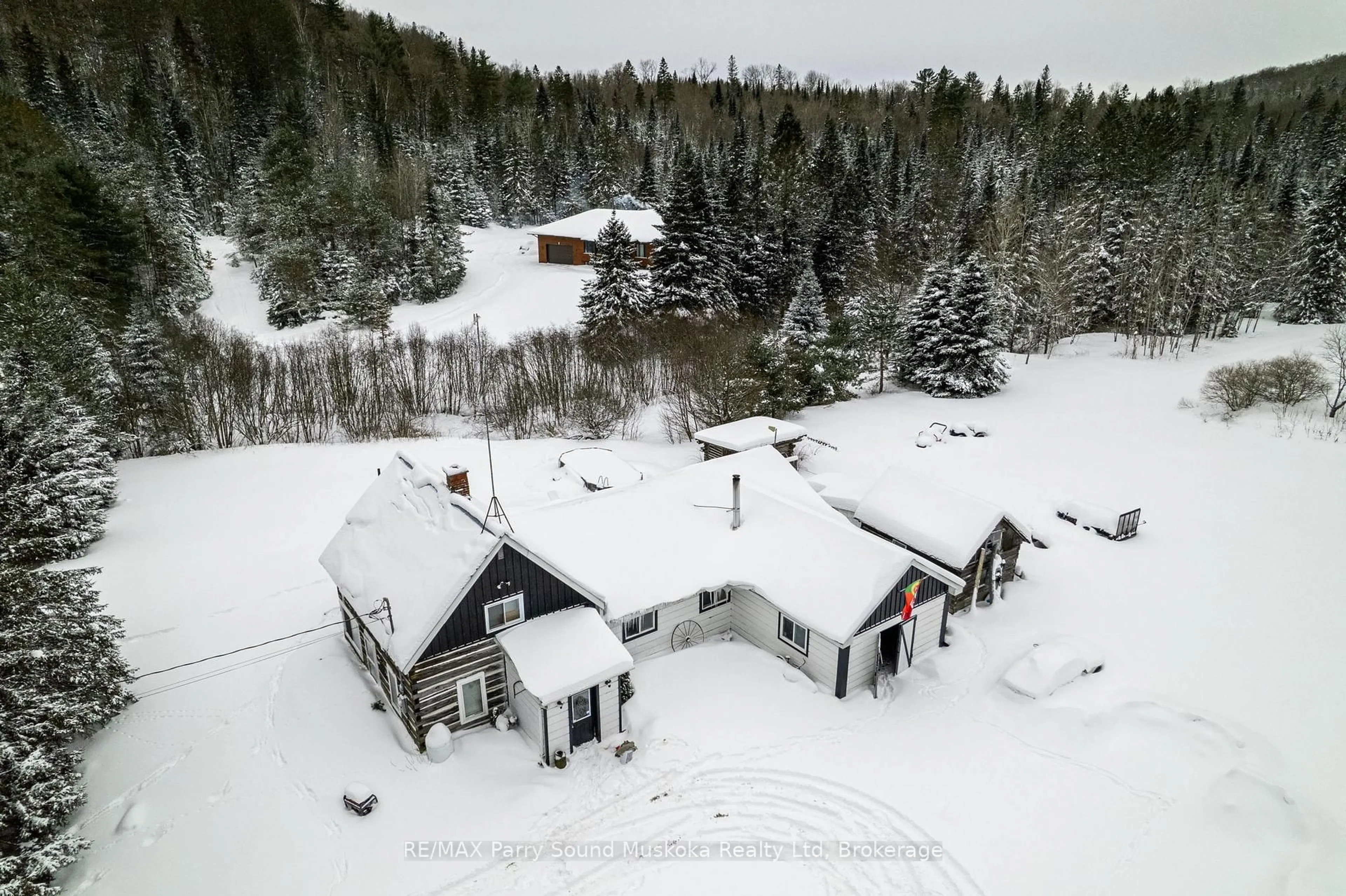 A pic from outside/outdoor area/front of a property/back of a property/a pic from drone, street for 1516 Williamsport Rd, Huntsville Ontario P1H 2J4