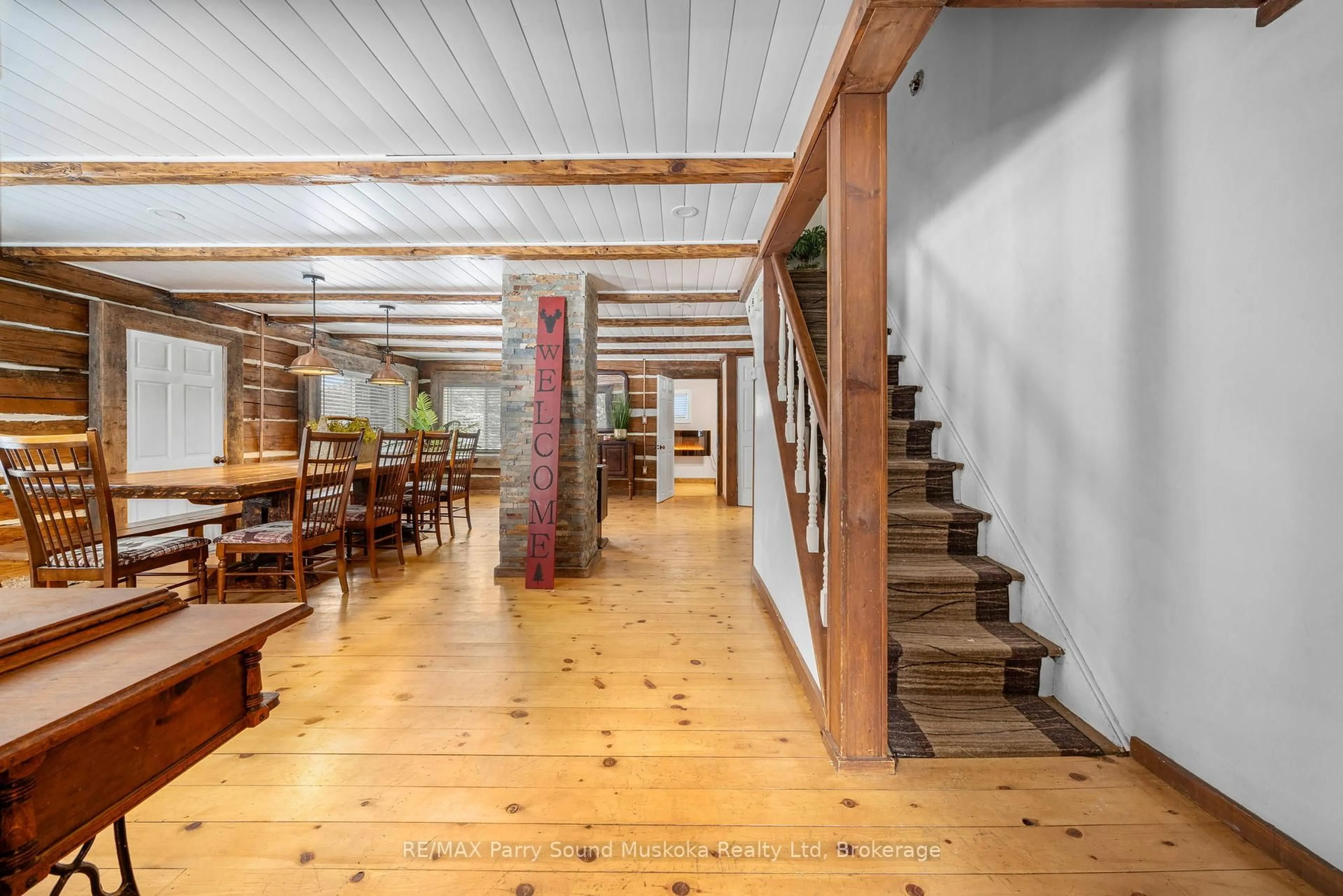 Indoor foyer for 1516 Williamsport Rd, Huntsville Ontario P1H 2J4