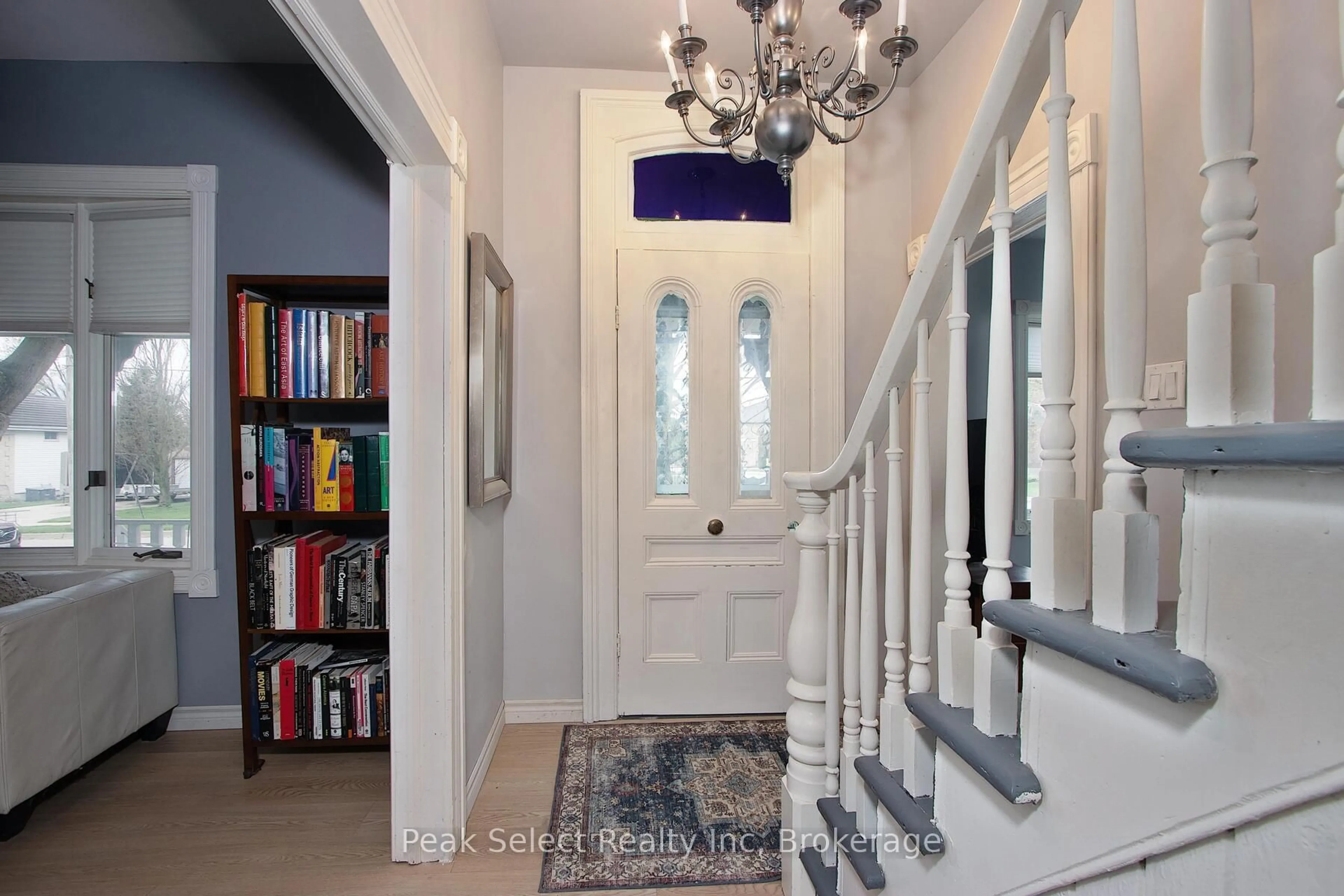 Indoor foyer for 430 ALBERT St, South Huron Ontario N0M 1S1