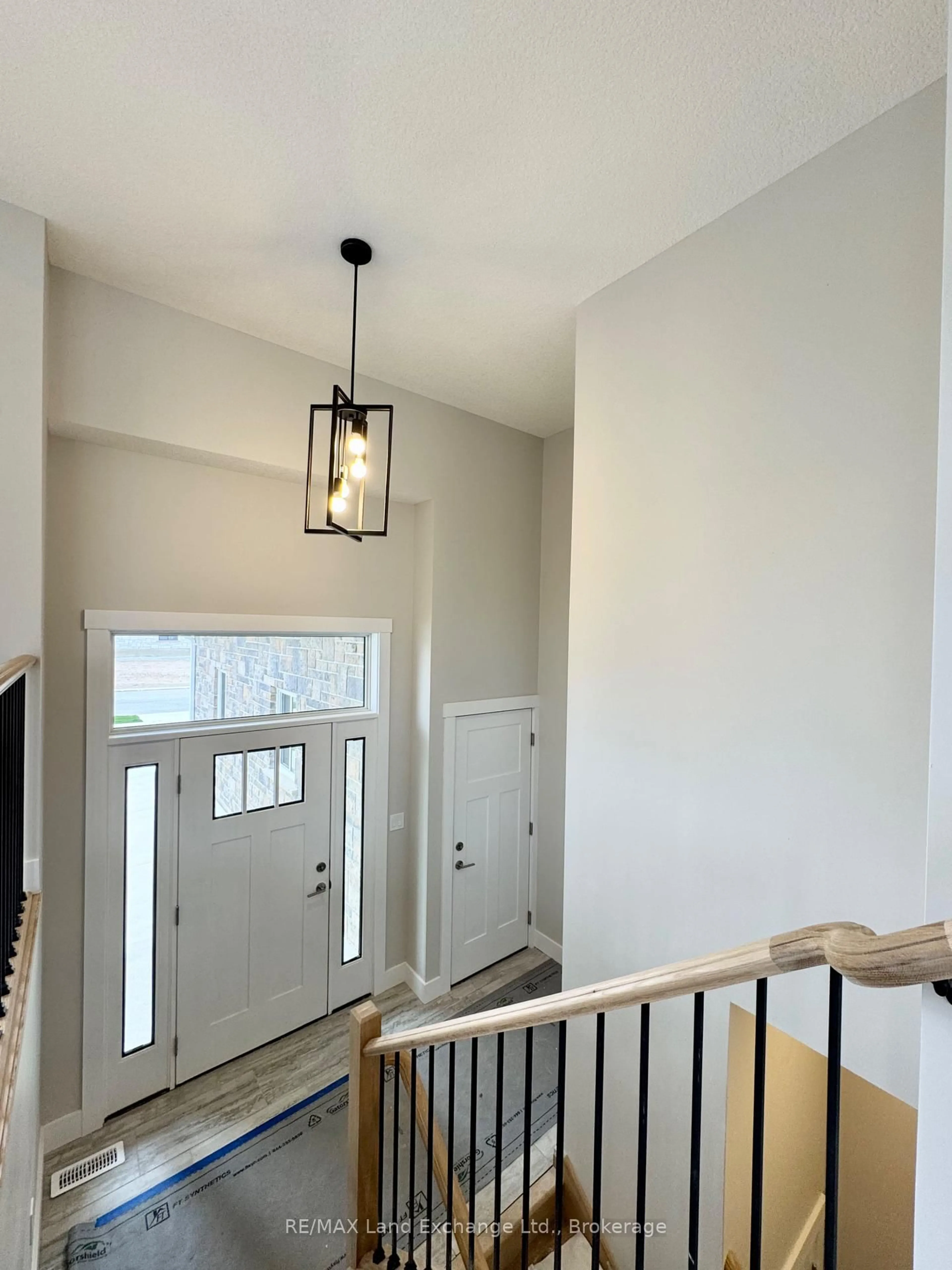 Indoor entryway for 399 Amanda's Way, Saugeen Shores Ontario N0H 2C3