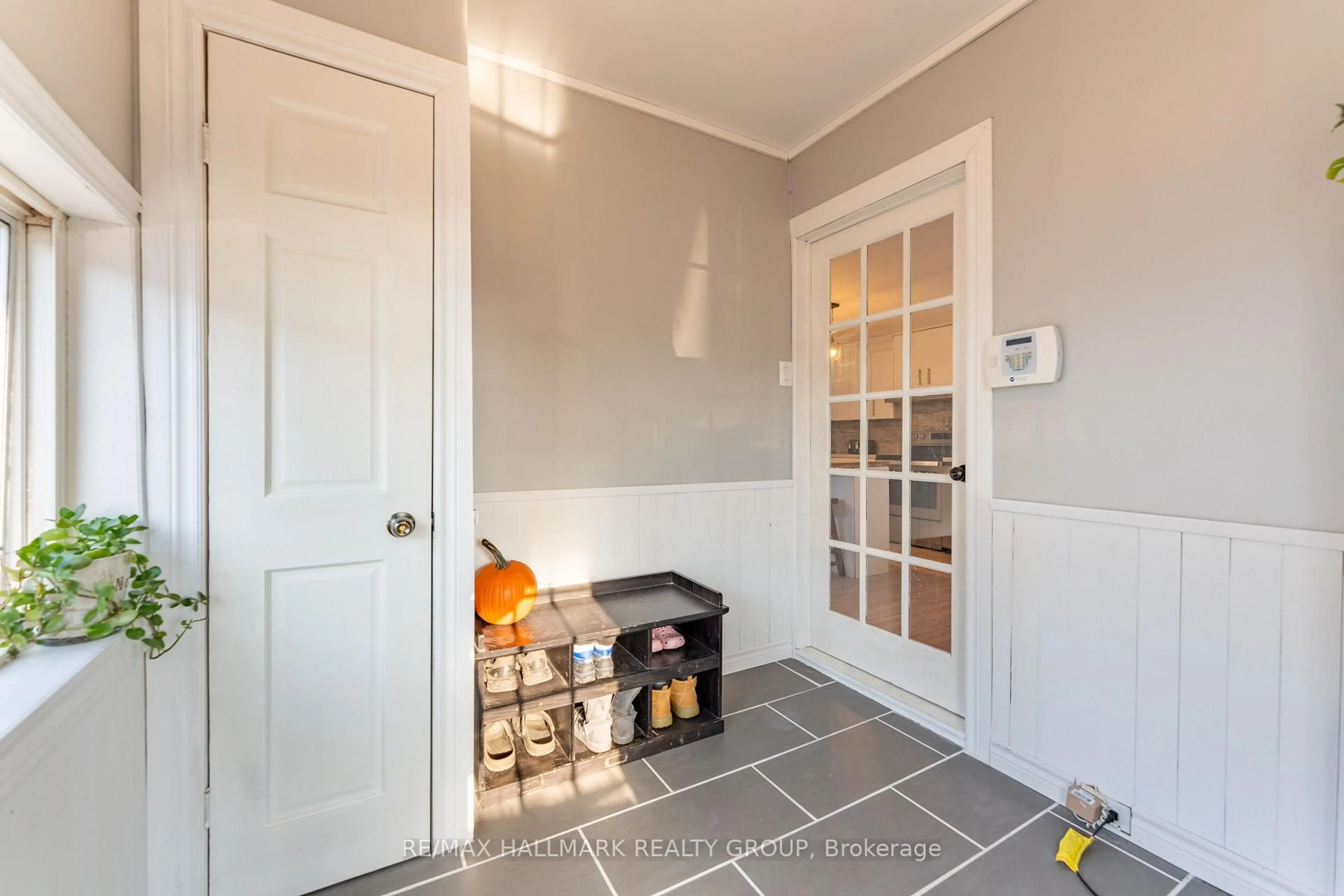 Indoor entryway for 307 FRONT Rd #3, Hawkesbury Ontario K6A 2T1