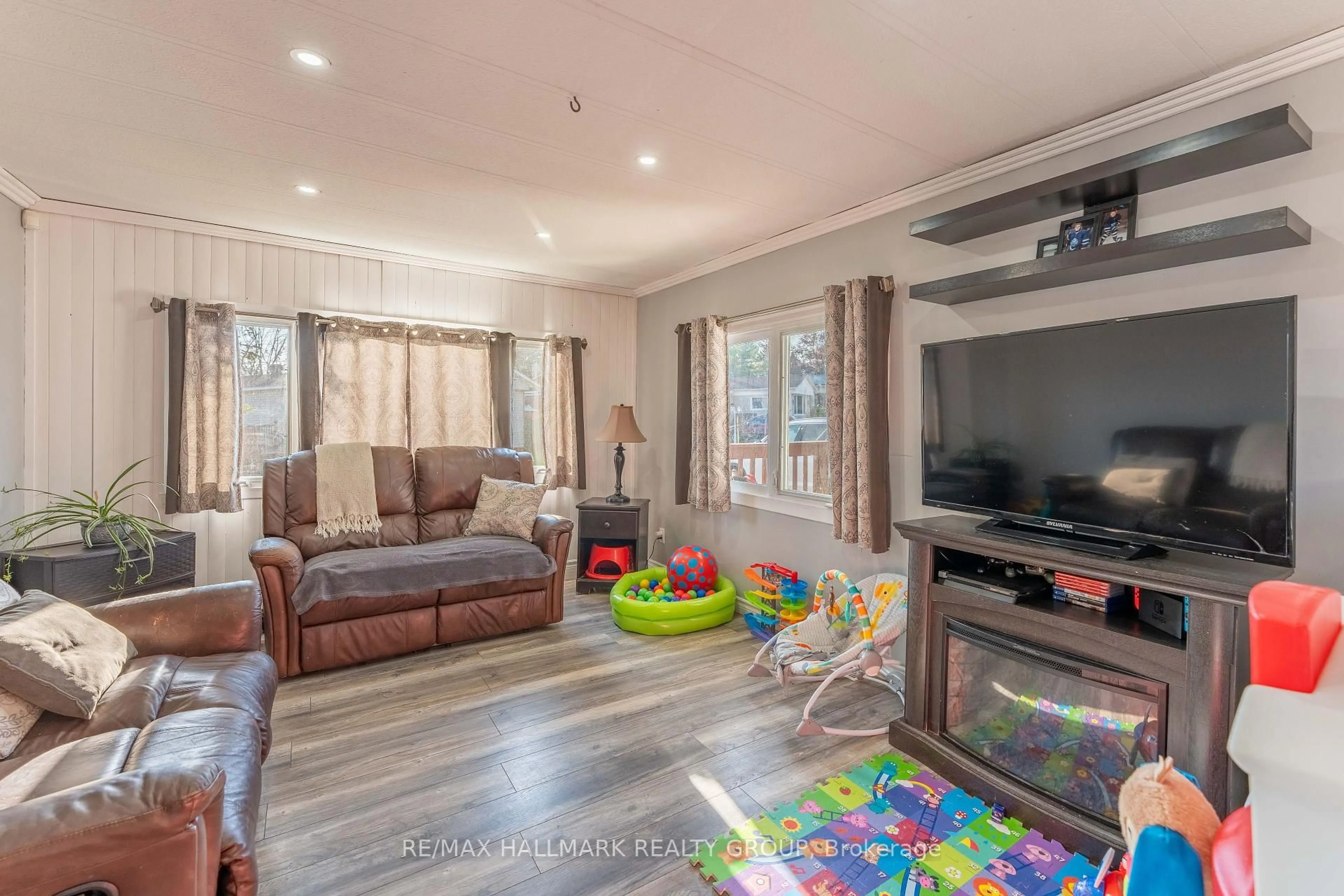 Living room with furniture, wood/laminate floor for 307 FRONT Rd #3, Hawkesbury Ontario K6A 2T1