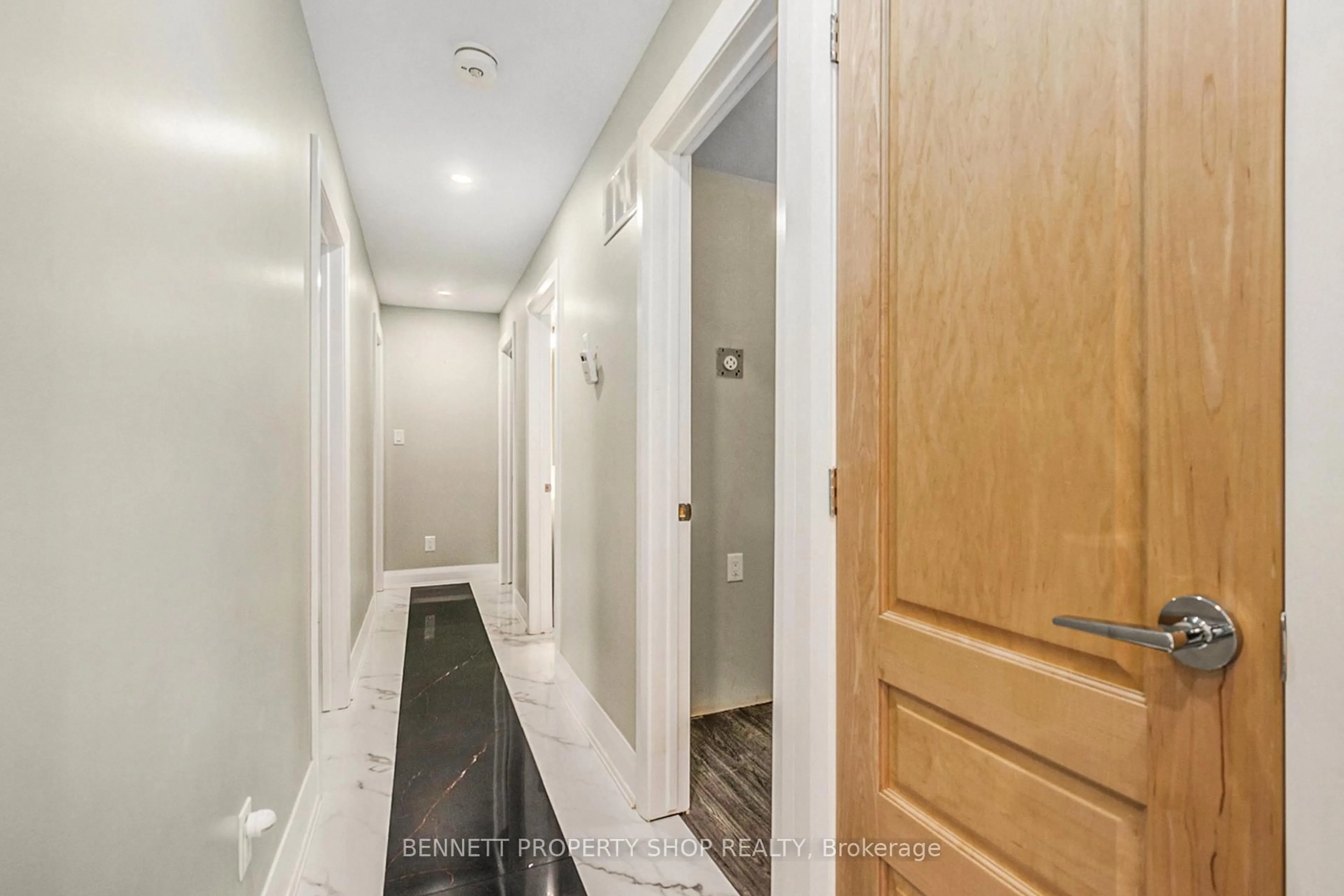 Indoor entryway for 5066K Lorne Bridge Rd, Ottawa Ontario K4M 1B4