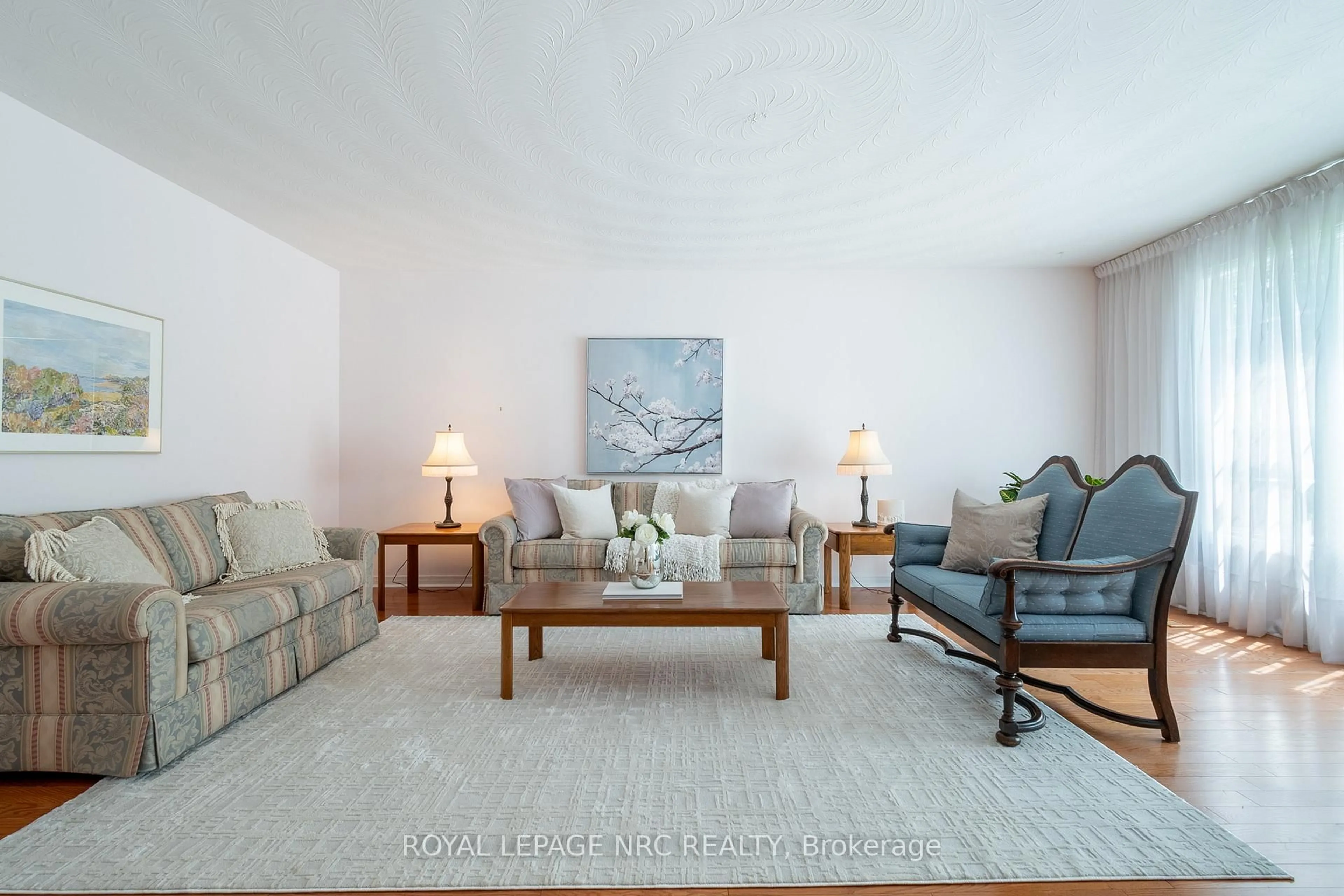 Living room with furniture, unknown for 23 Longspur Circ, Pelham Ontario L0S 1E2