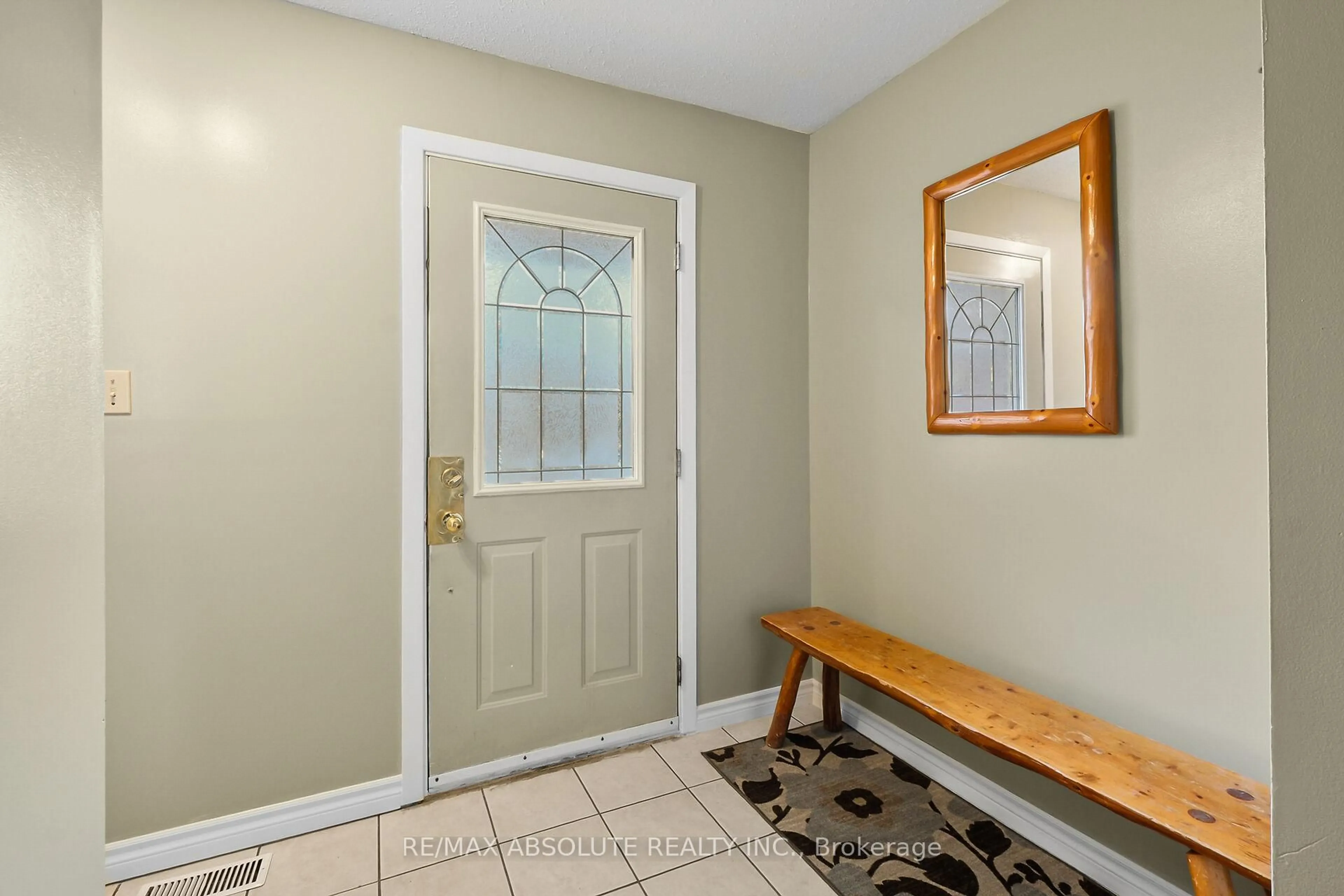 Indoor entryway for 219 McCurdy Dr, Ottawa Ontario K2L 2L5