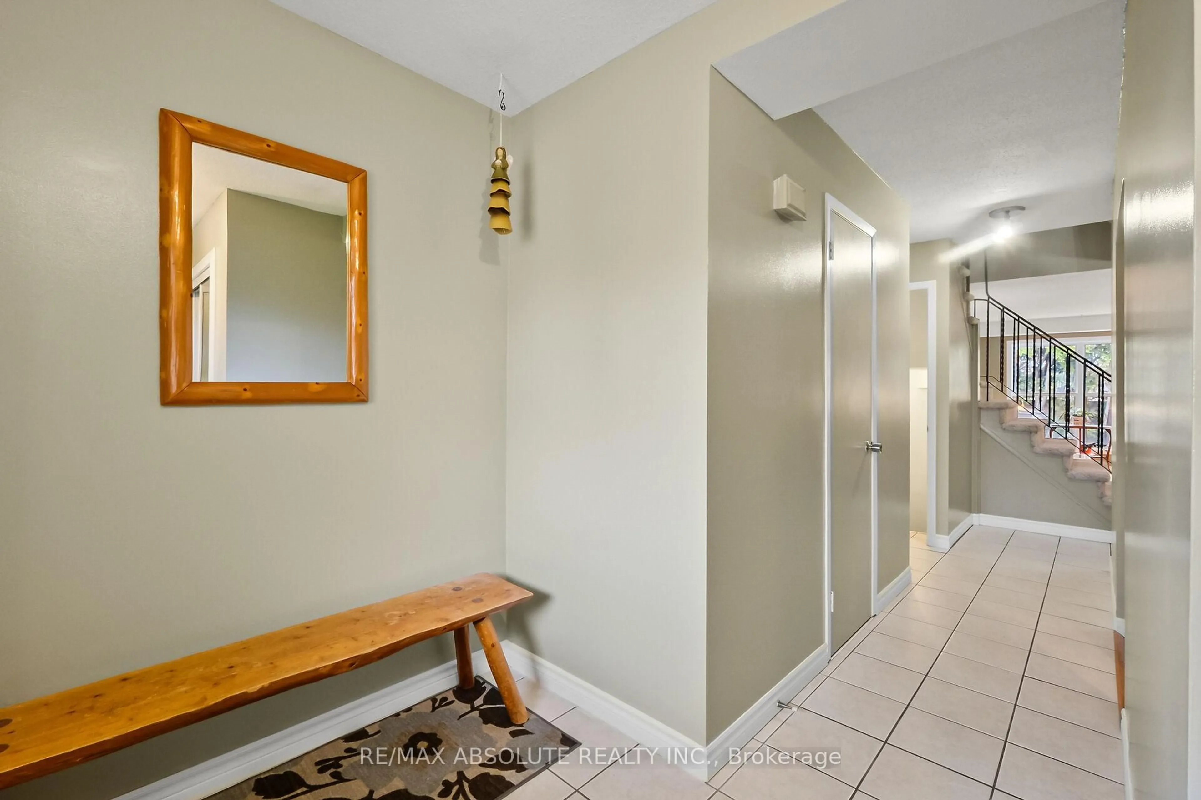 Indoor foyer for 219 McCurdy Dr, Ottawa Ontario K2L 2L5