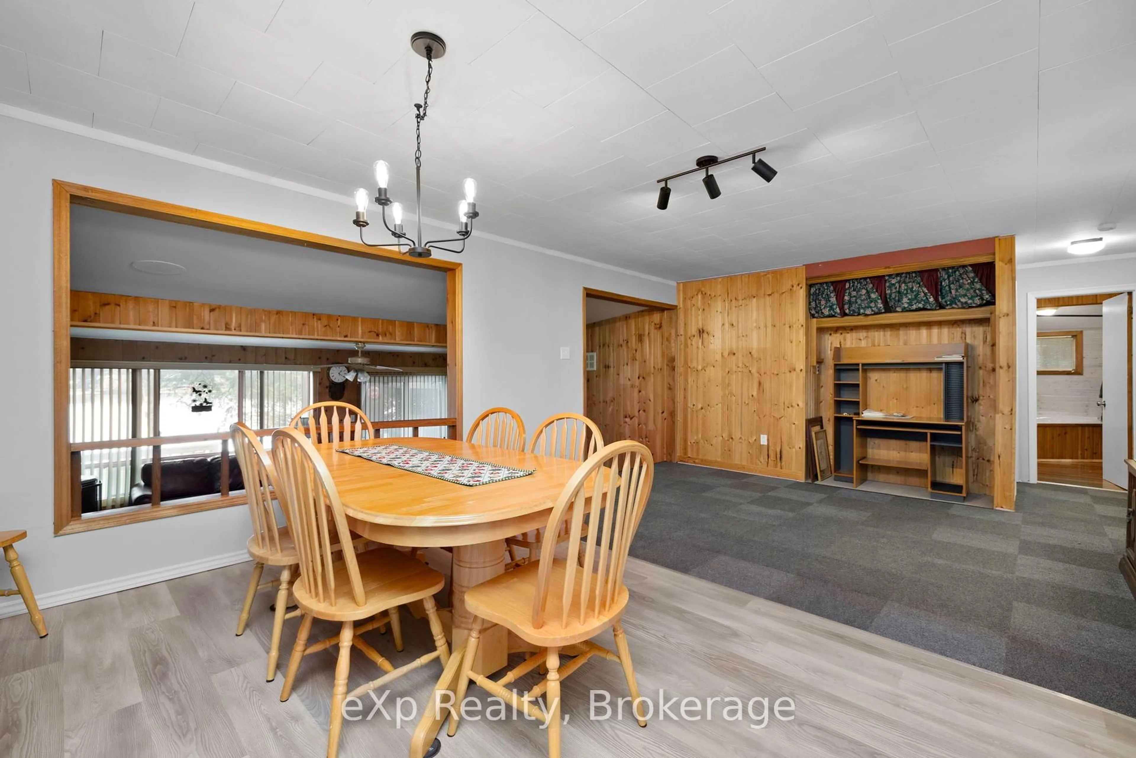 Dining room, wood/laminate floor for 36 Roberts Lake Rd, Seguin Ontario P2A 2W8