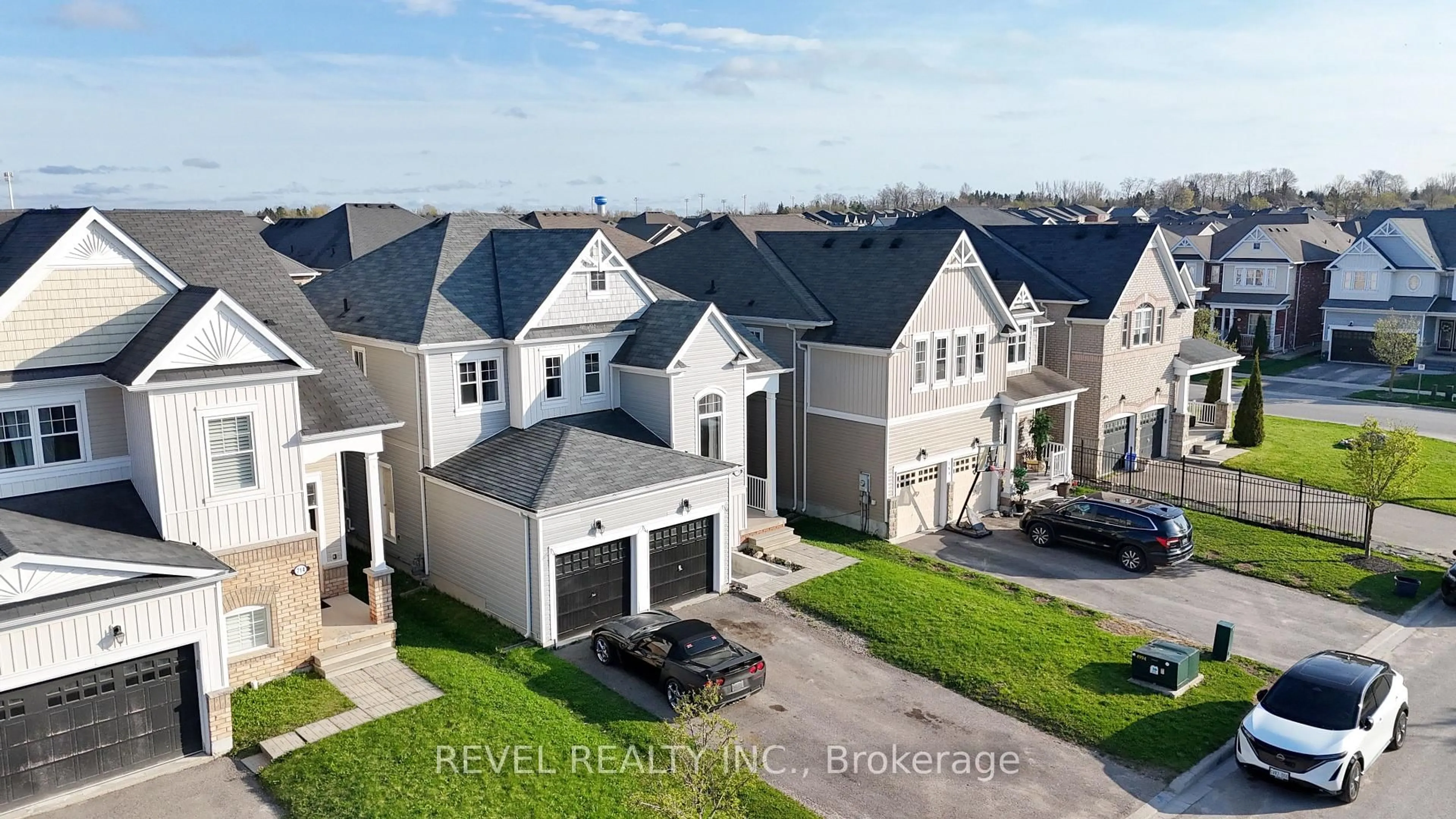 A pic from outside/outdoor area/front of a property/back of a property/a pic from drone, street for 710 Halbert Dr, Shelburne Ontario L0N 1S2