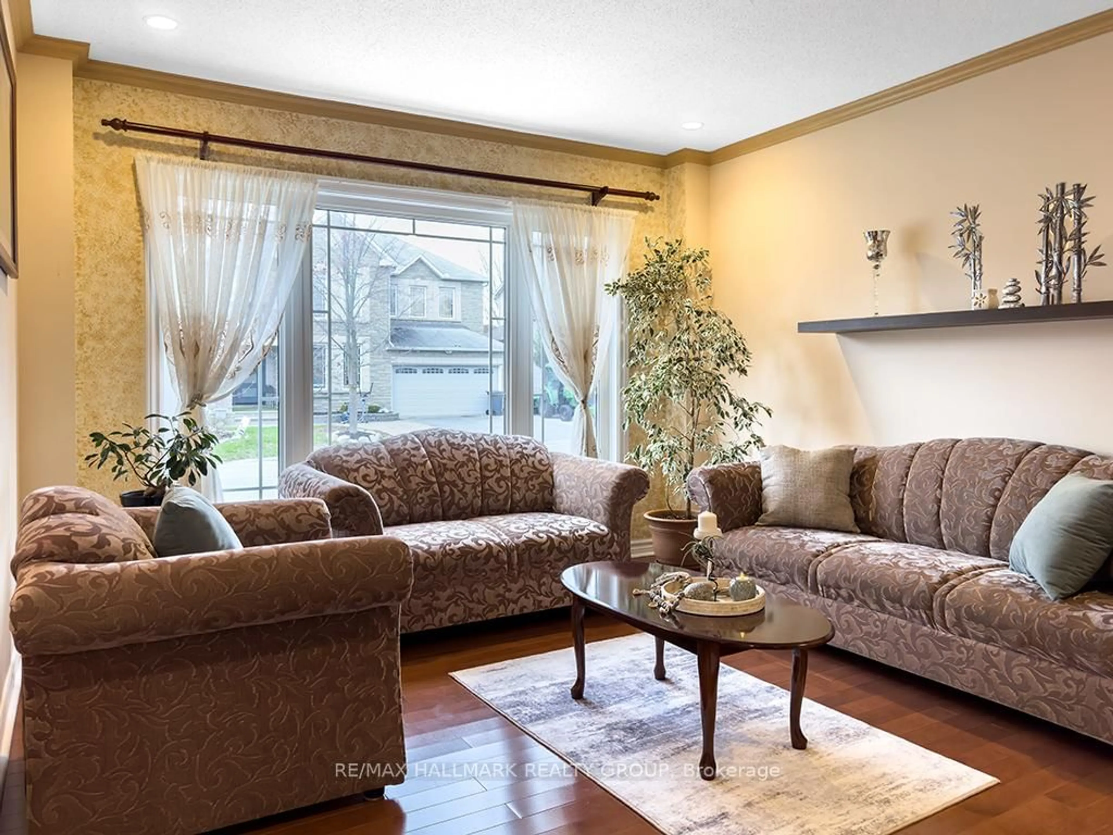 Living room with furniture, unknown for 155 Tapestry Dr, Ottawa Ontario K2J 0H4