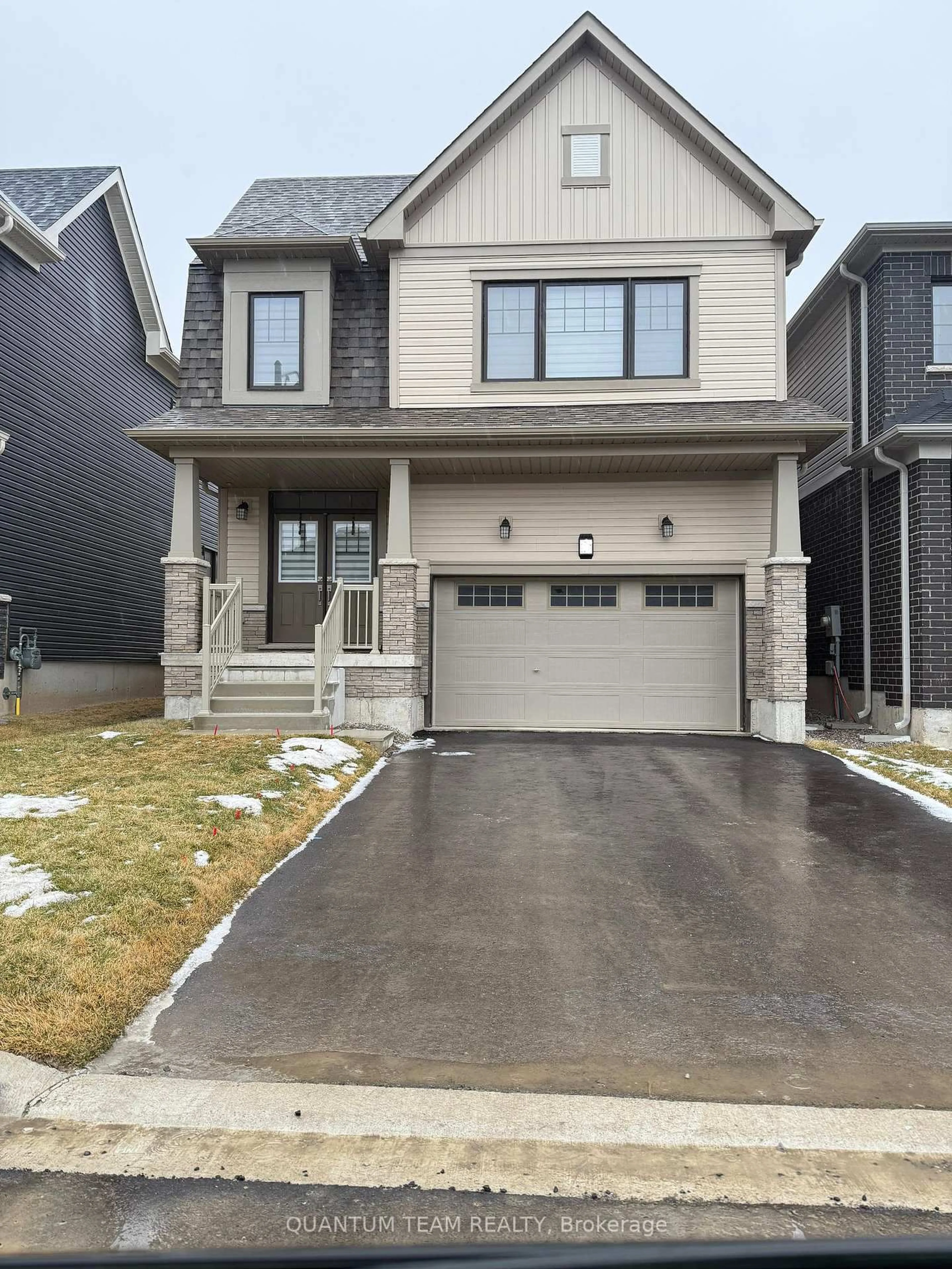 Home with vinyl exterior material, street for 11 Wintergreen Cres, Haldimand Ontario N3W 0H9