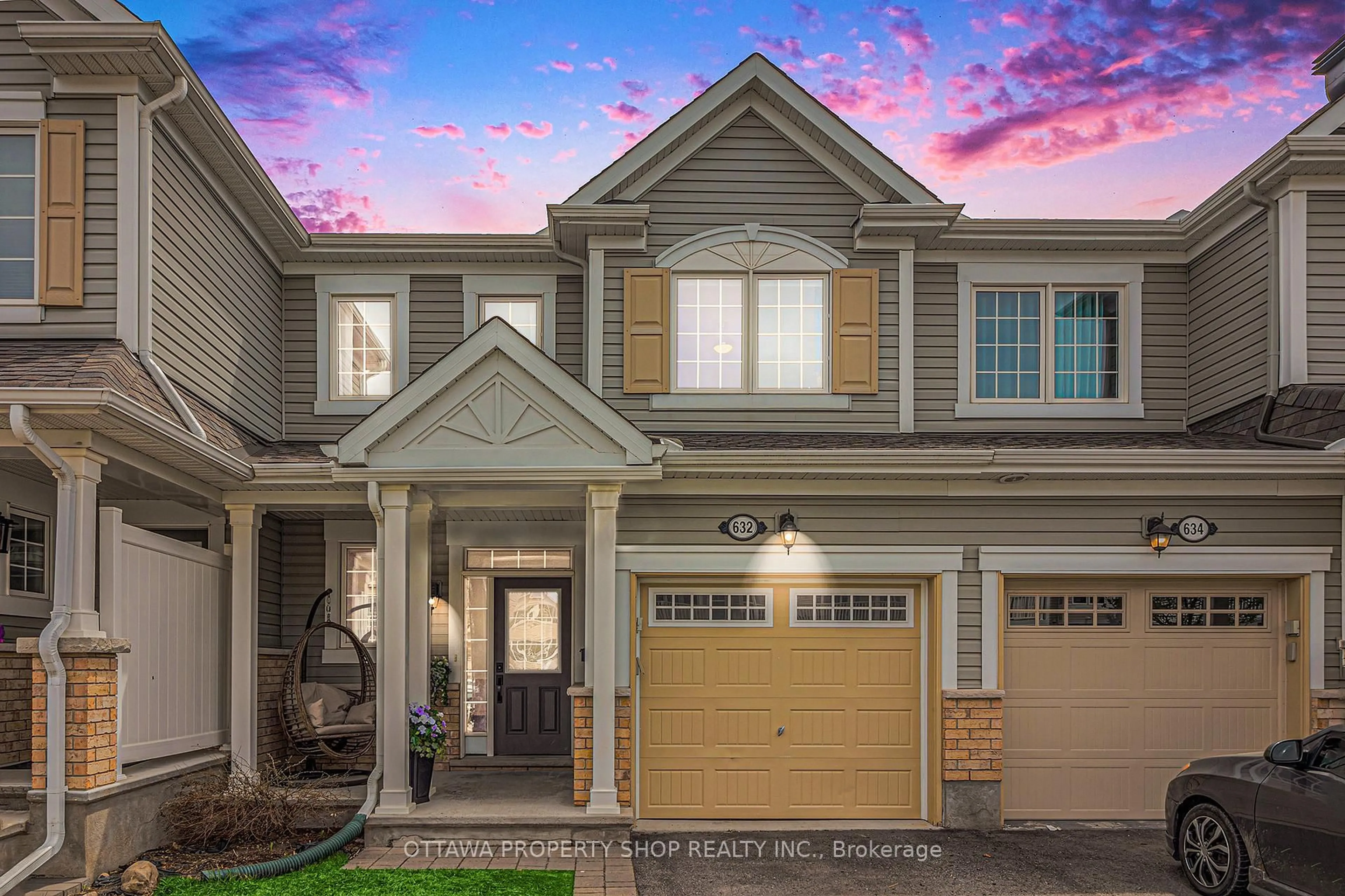 Home with vinyl exterior material, street for 632 Bluegill Ave, Ottawa Ontario K2J 5Y8