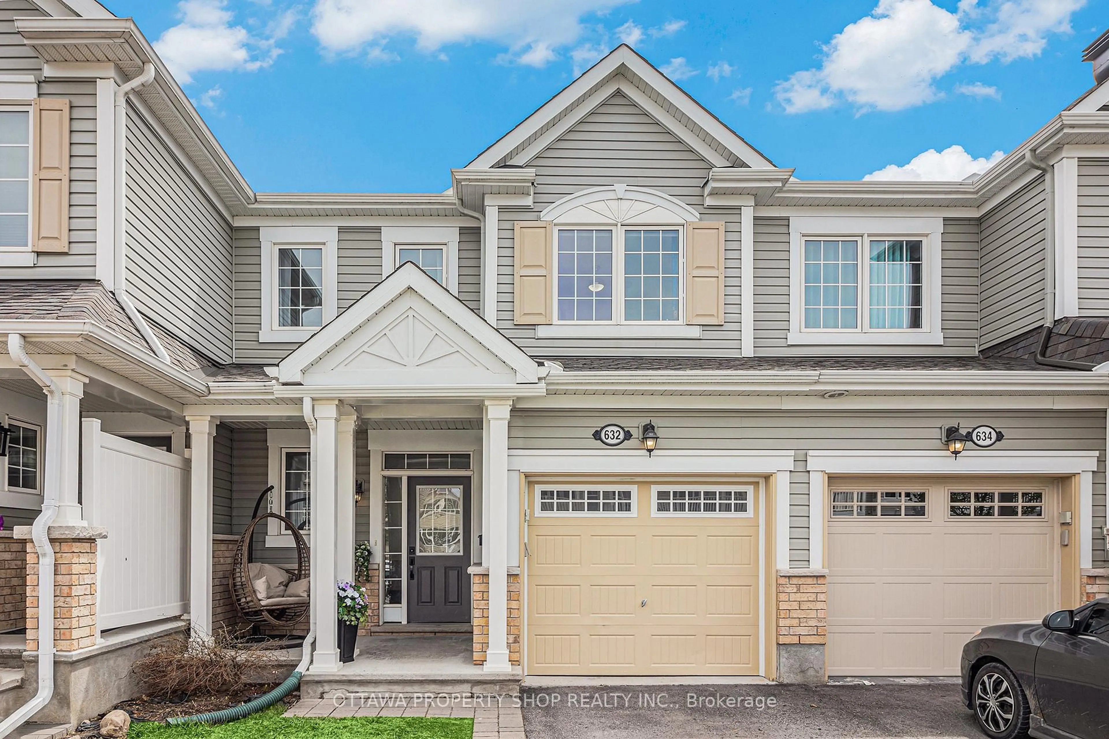 Home with vinyl exterior material, street for 632 Bluegill Ave, Ottawa Ontario K2J 5Y8