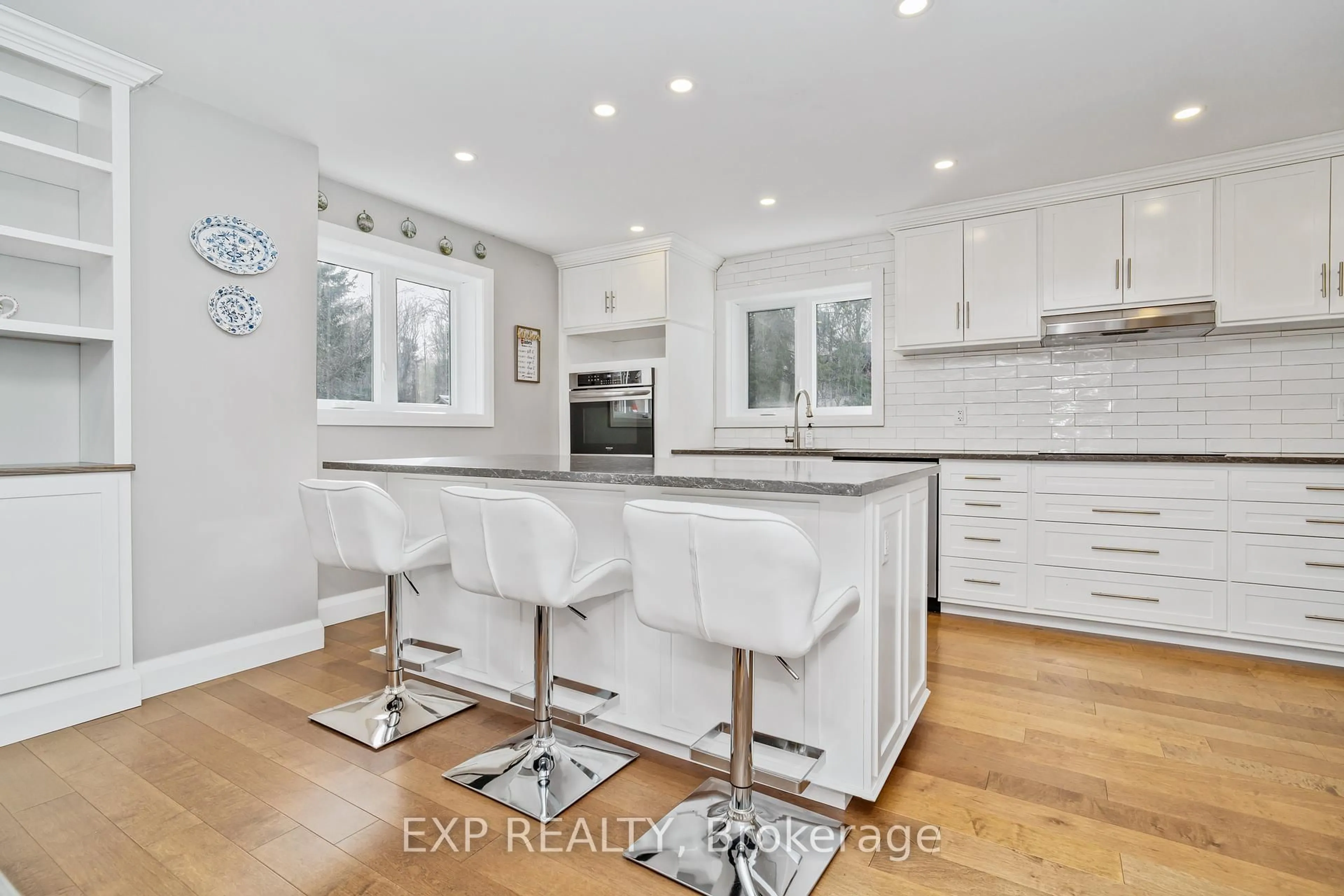 Open concept kitchen, ceramic/tile floor for 15 Manchester St, Stittsville Ontario K2S 0R8