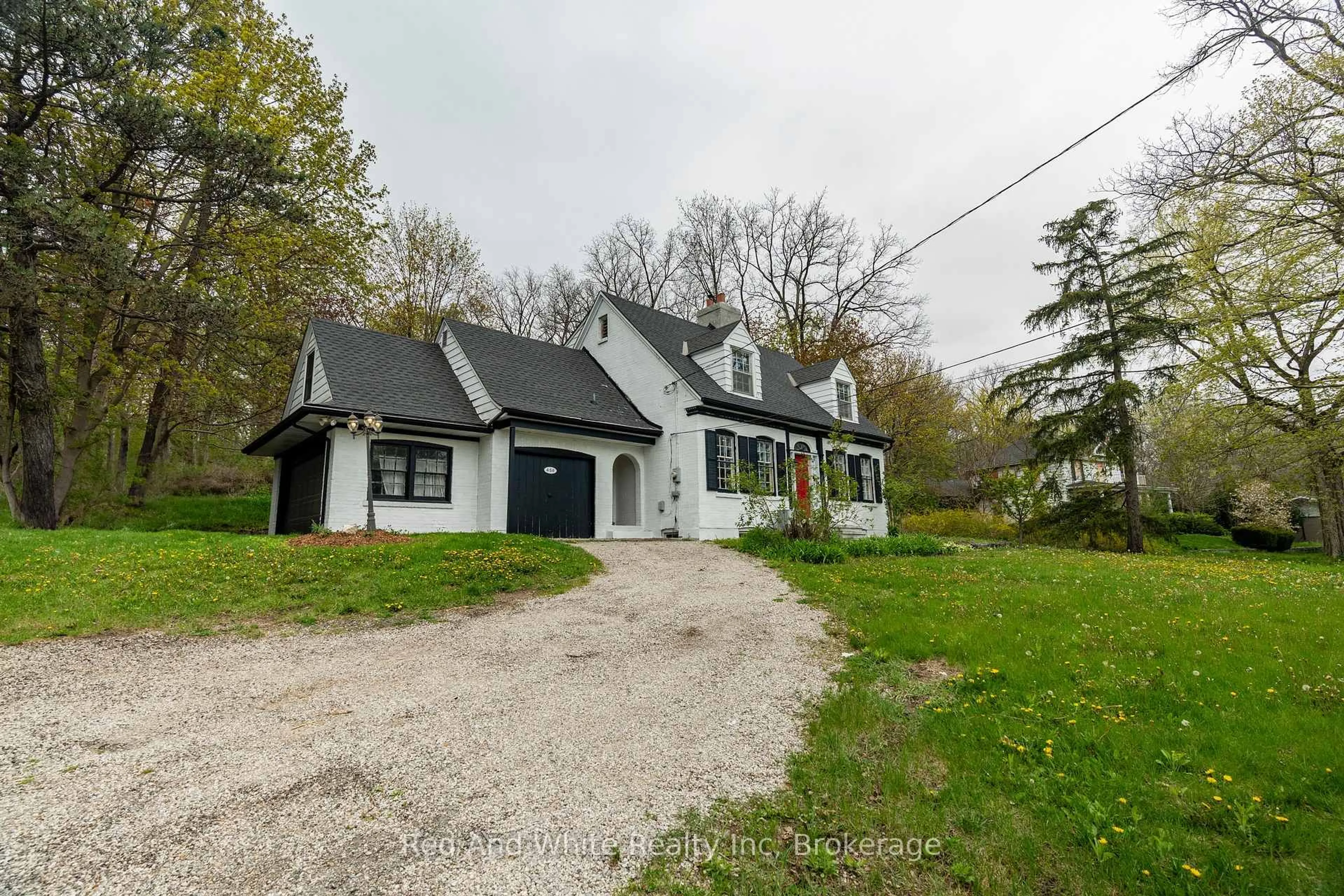 A pic from outside/outdoor area/front of a property/back of a property/a pic from drone, street for 456 Fountain St, Cambridge Ontario N3H 1J3