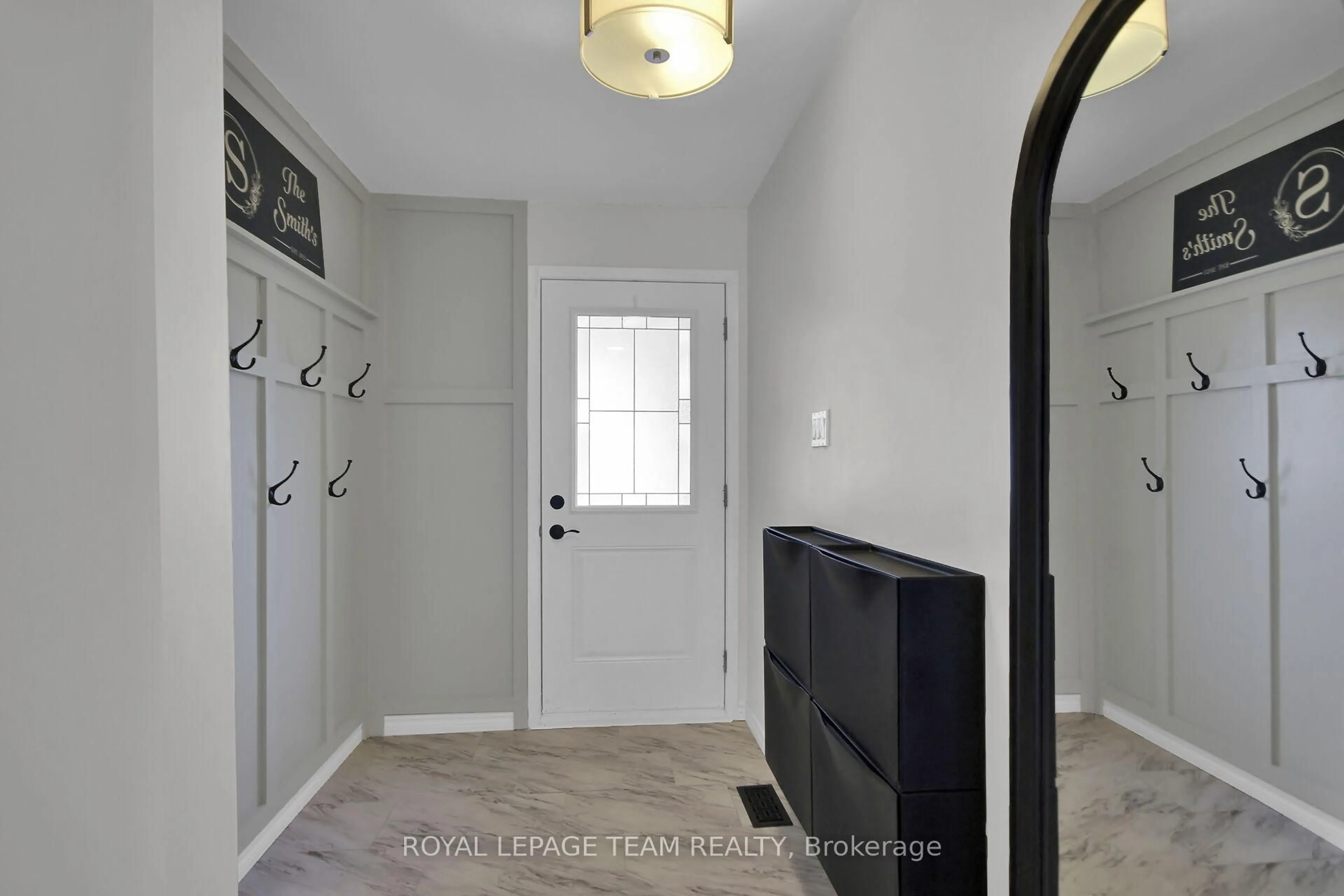 Indoor entryway for 24 Ready Way, Ottawa Ontario K2J 2R6