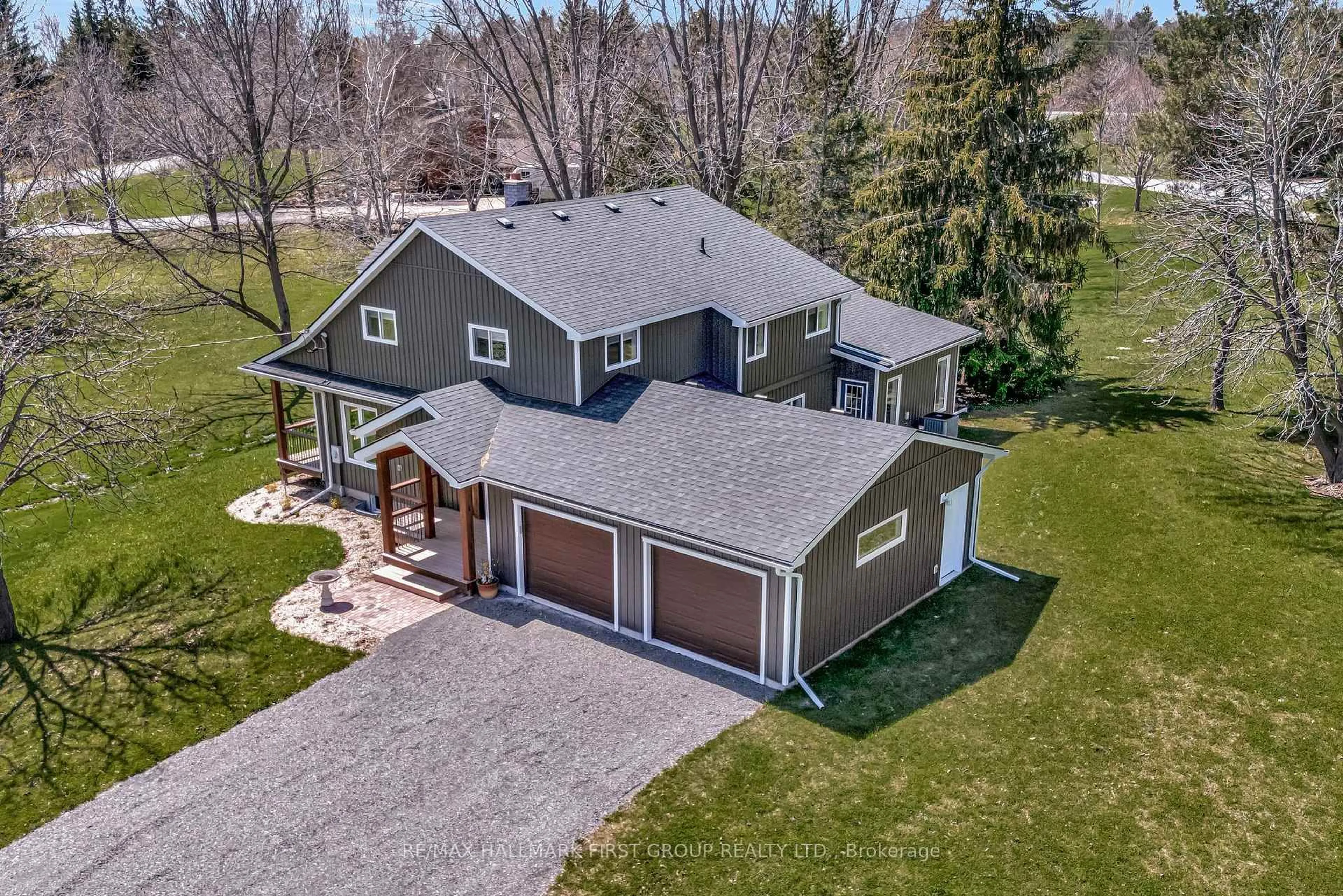 A pic from outside/outdoor area/front of a property/back of a property/a pic from drone, street for 476 Smith St, Brighton Ontario K0K 1H0