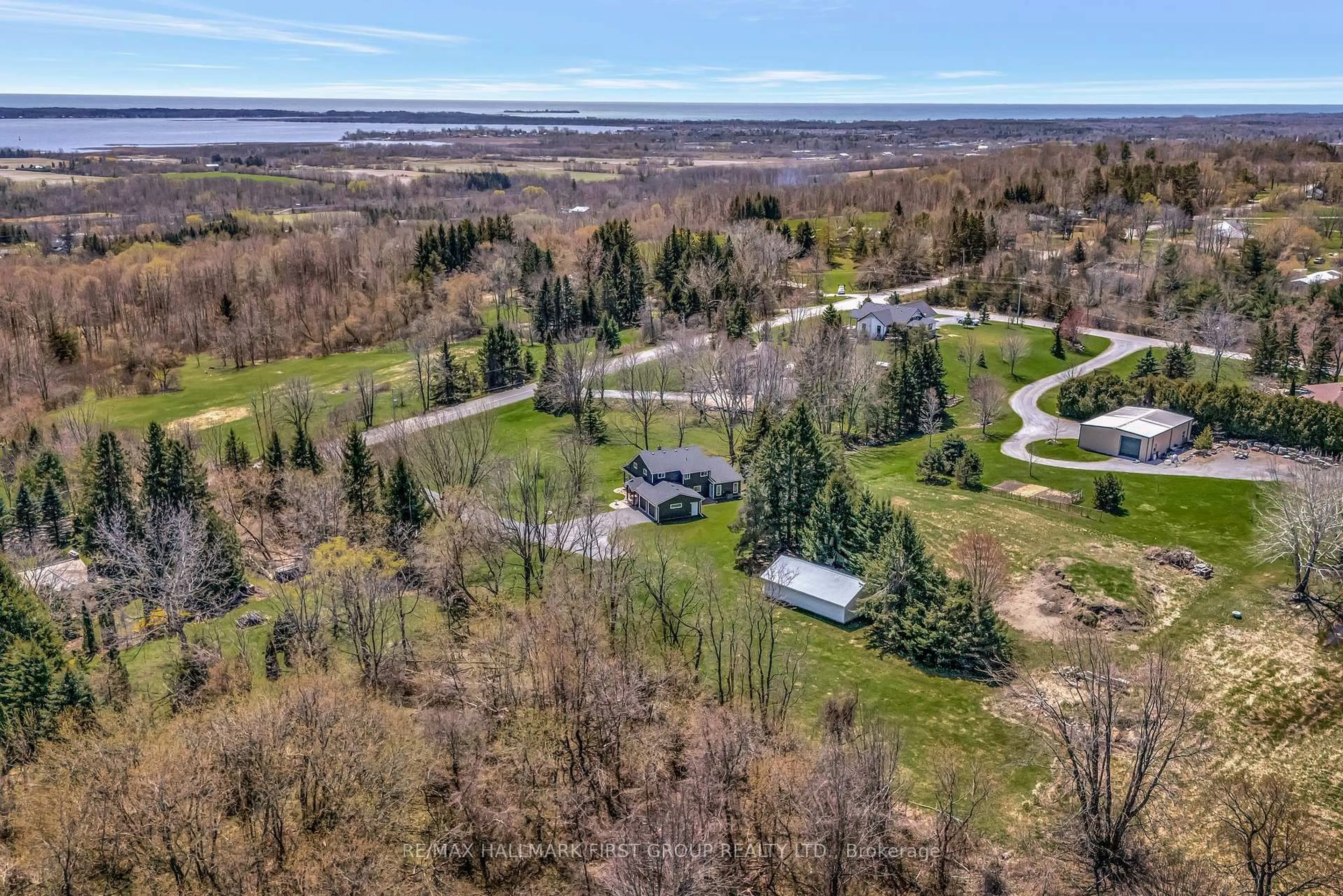 A pic from outside/outdoor area/front of a property/back of a property/a pic from drone, unknown for 476 Smith St, Brighton Ontario K0K 1H0
