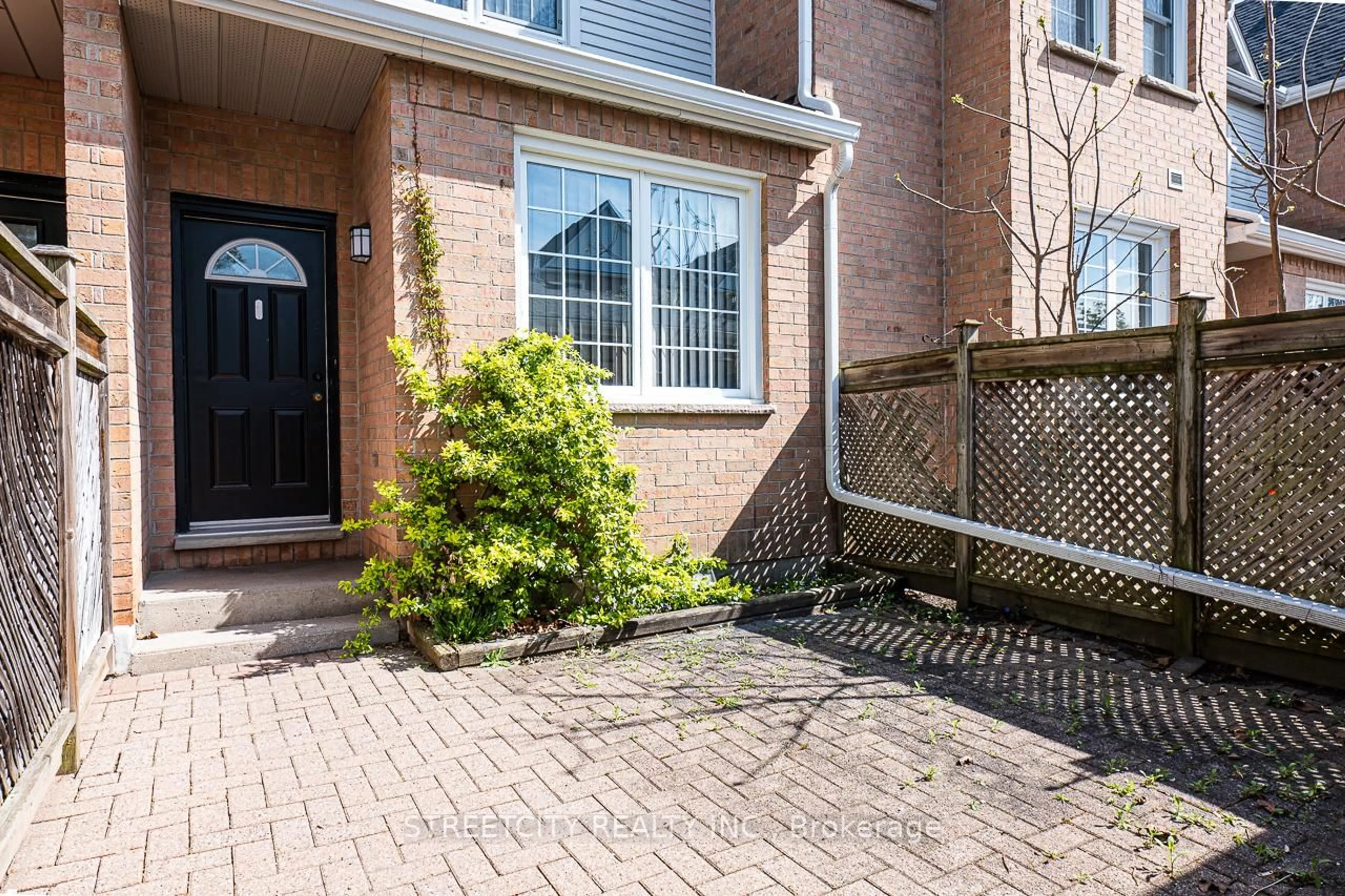 Unknown for 1570 Richmond St #32, London North Ontario N6G 4W1