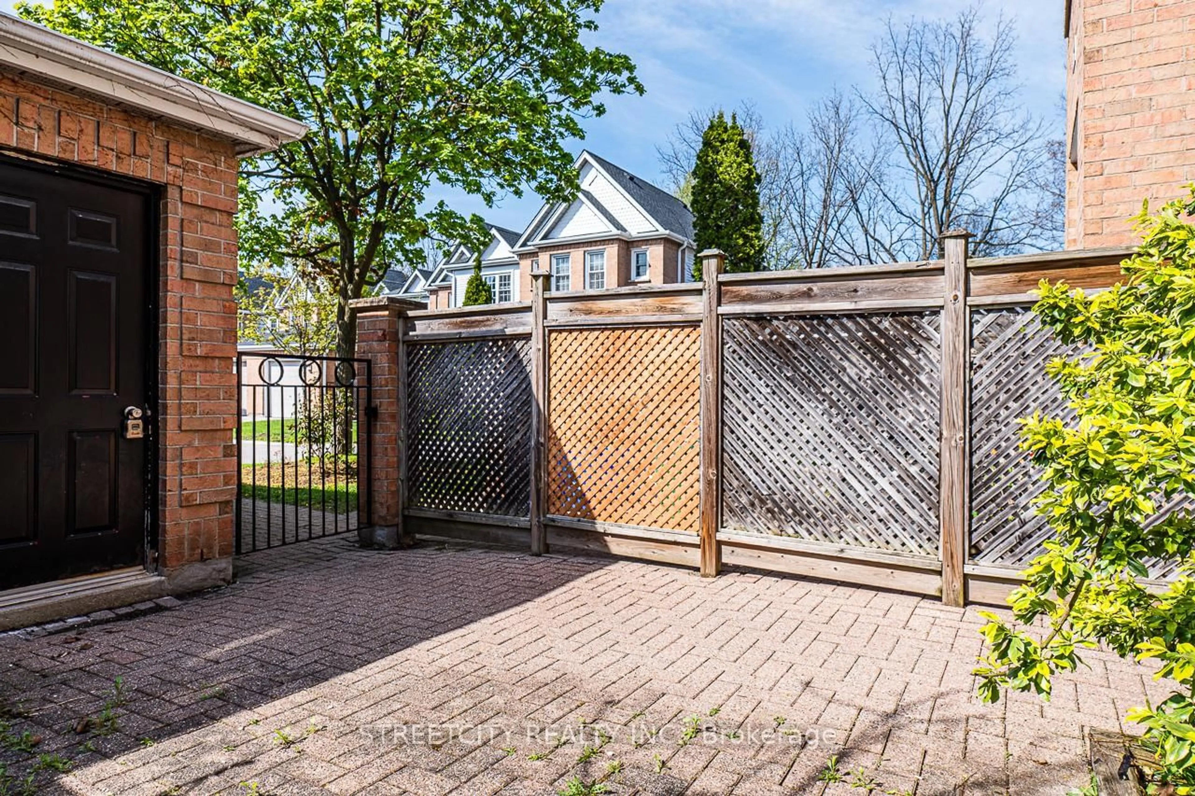A pic from outside/outdoor area/front of a property/back of a property/a pic from drone, street for 1570 Richmond St #32, London North Ontario N6G 4W1