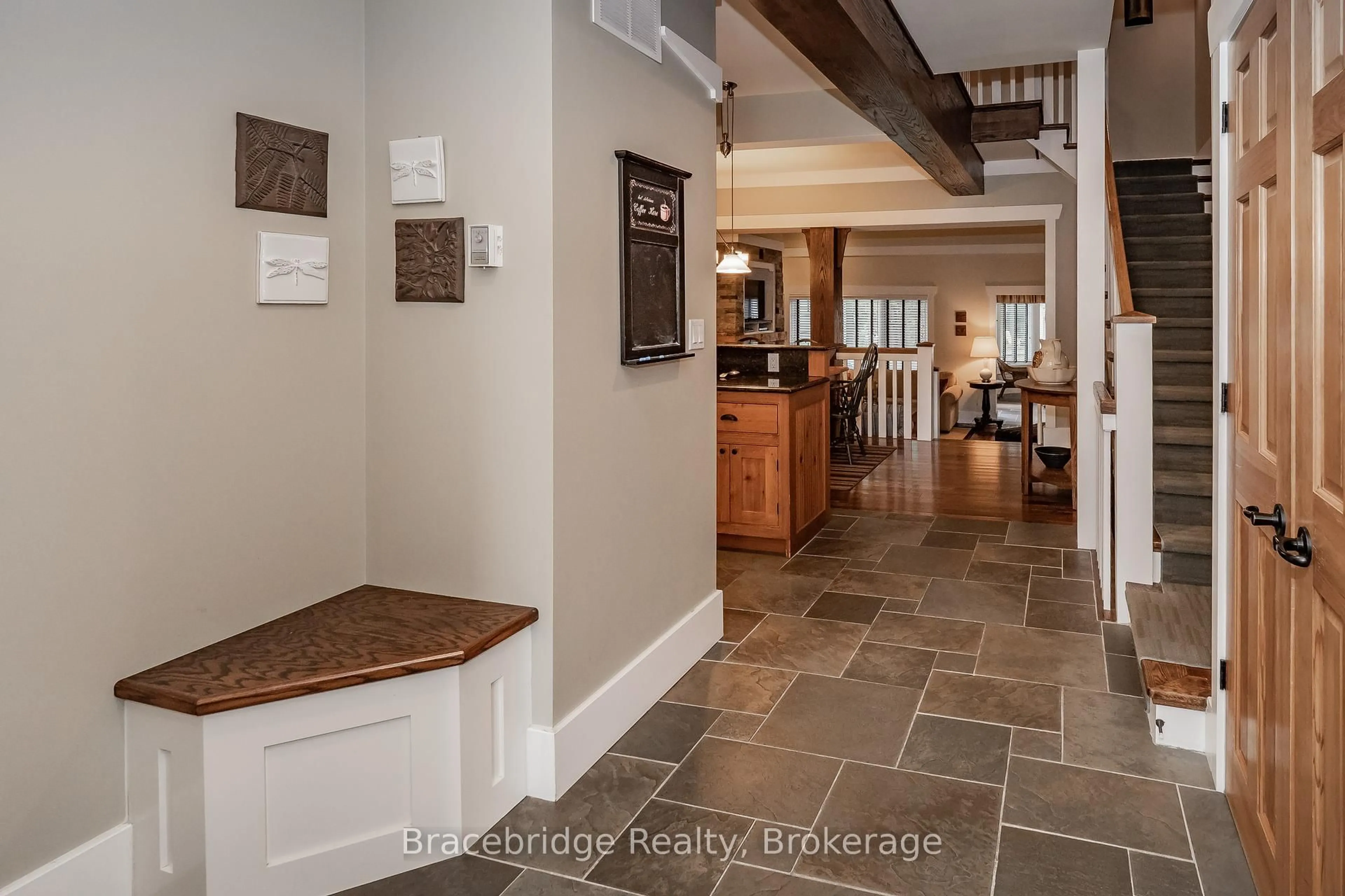 Indoor entryway for 1020 Birch Glen Rd #Villa W1 or W10, Lake of Bays Ontario P0B 1A0