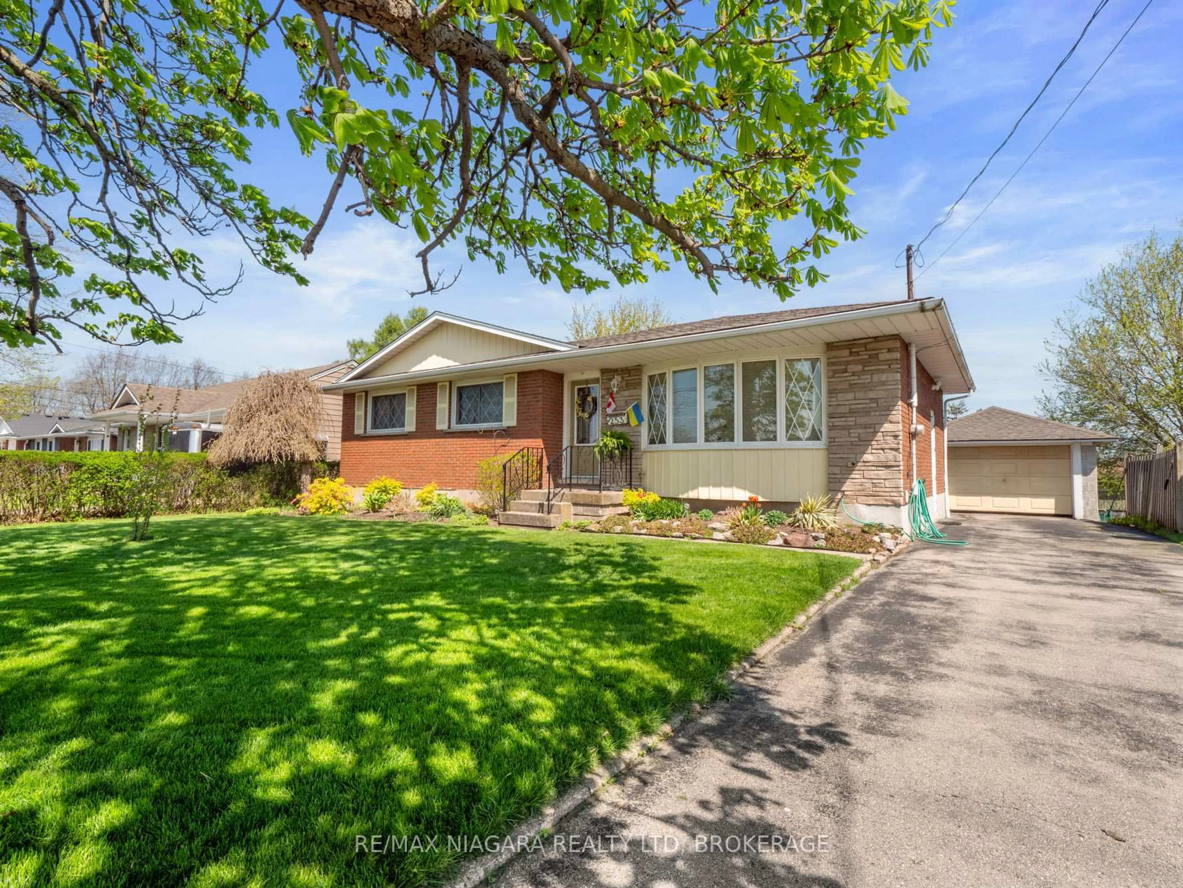 Home with brick exterior material, street for 253 Bertie St, Fort Erie Ontario L2A 1Z5