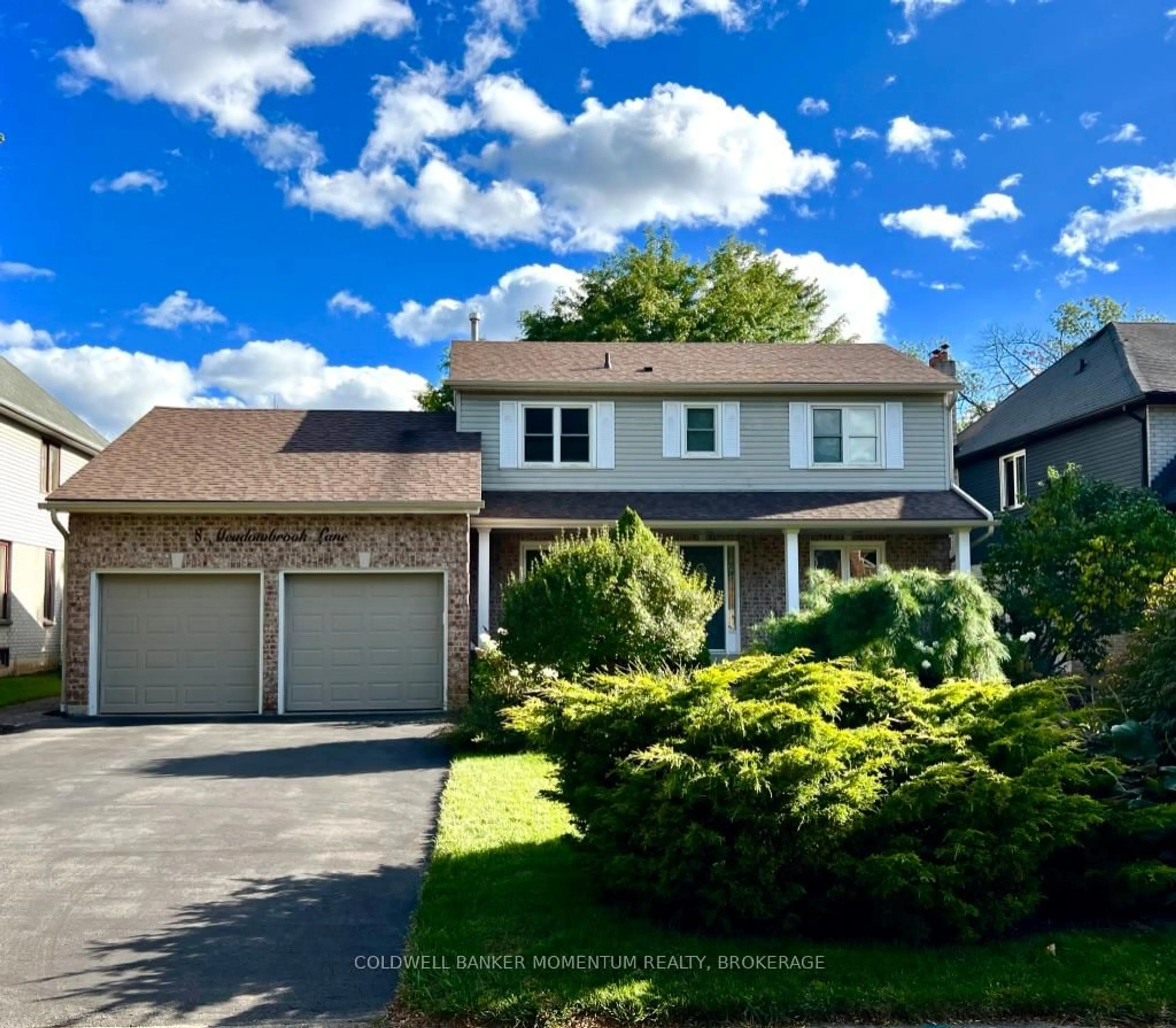 A pic from outside/outdoor area/front of a property/back of a property/a pic from drone, street for 8 Meadowbrook Lane, Pelham Ontario L0S 1E4