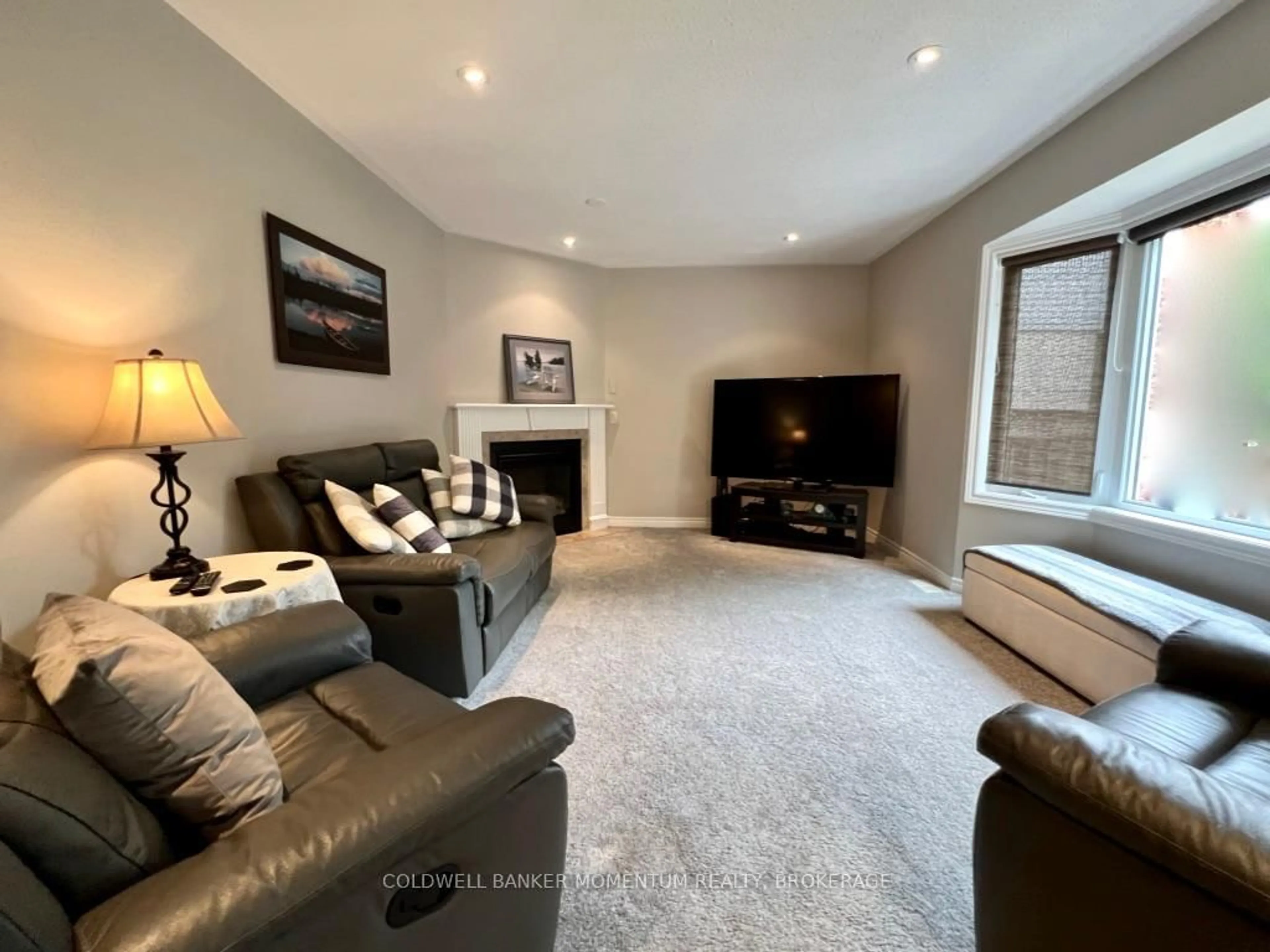 Living room with furniture, unknown for 8 Meadowbrook Lane, Pelham Ontario L0S 1E4