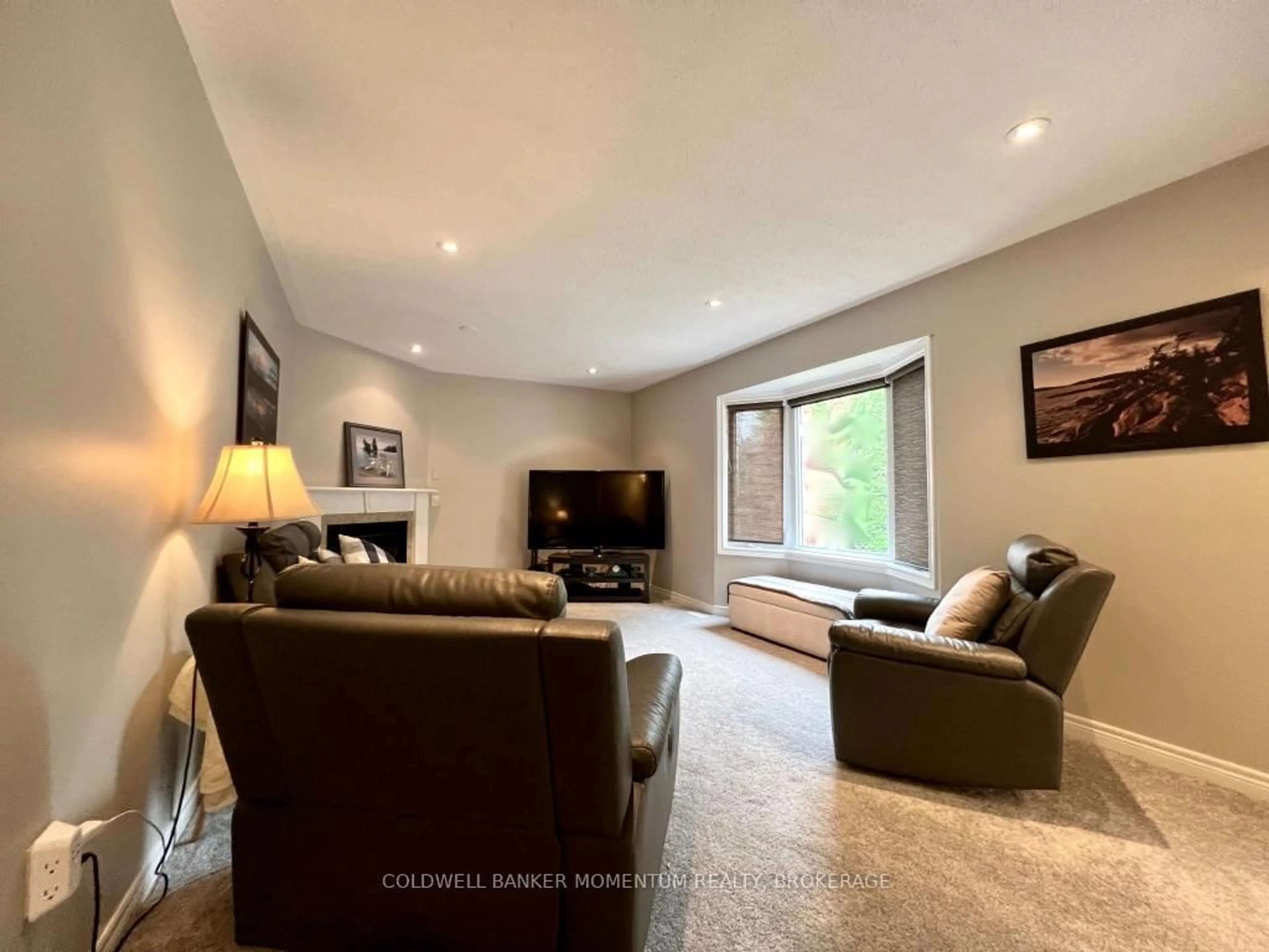 Living room with furniture, unknown for 8 Meadowbrook Lane, Pelham Ontario L0S 1E4