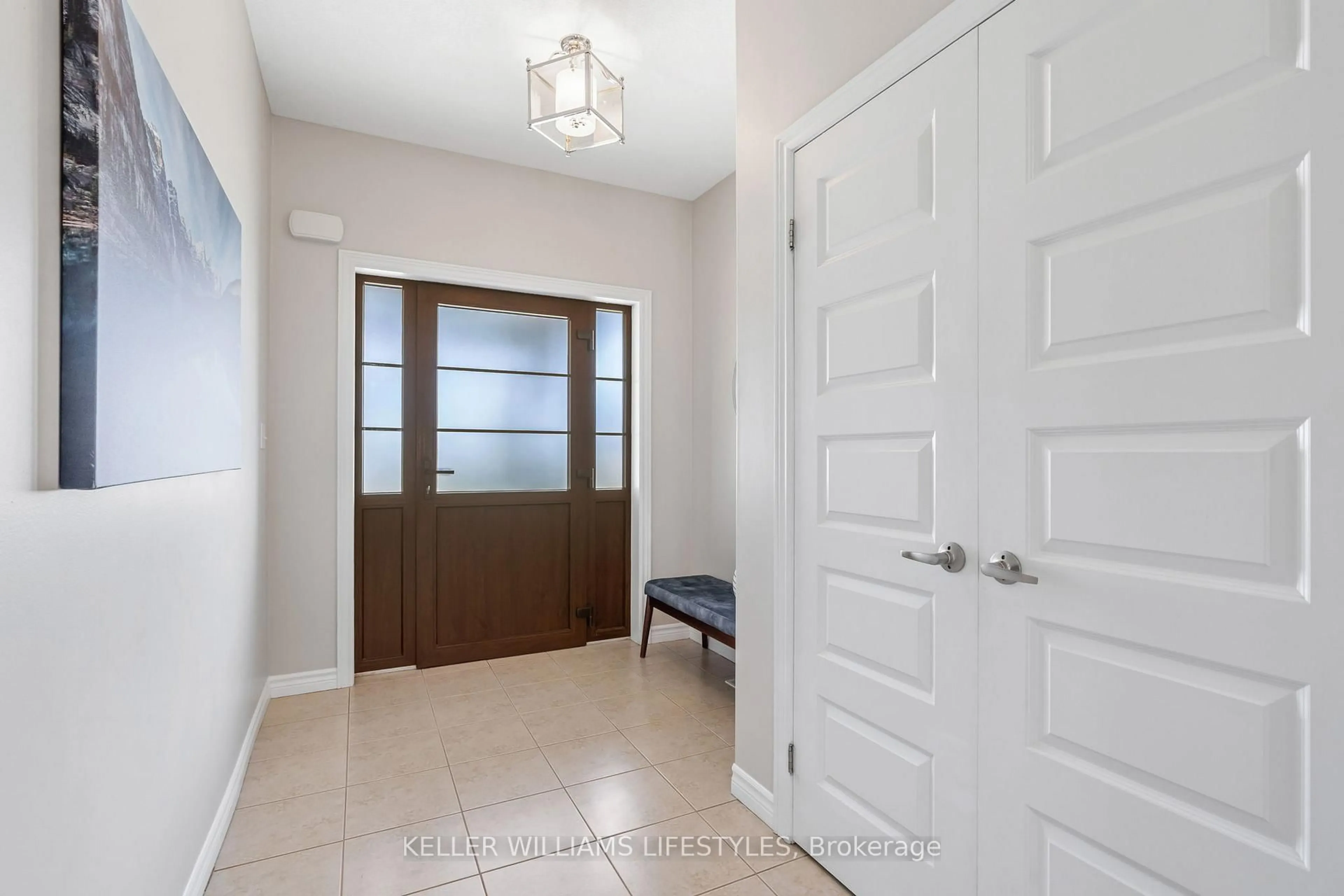 Indoor entryway for 1804 Cedarpark Dr, London North Ontario N5X 0H9