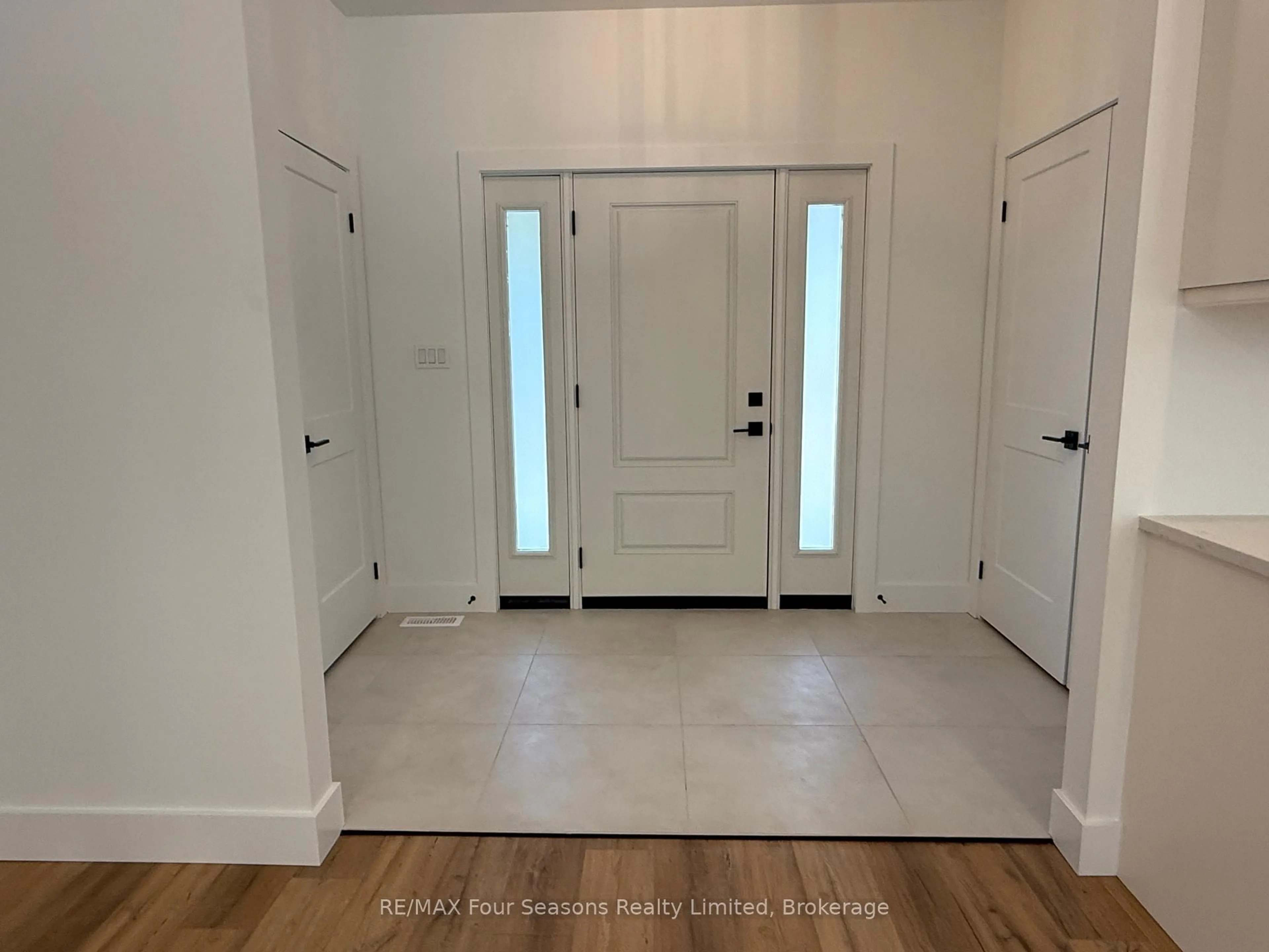 Indoor entryway for 31 Trillium Crossing, Northern Bruce Peninsula Ontario N0H 1W0