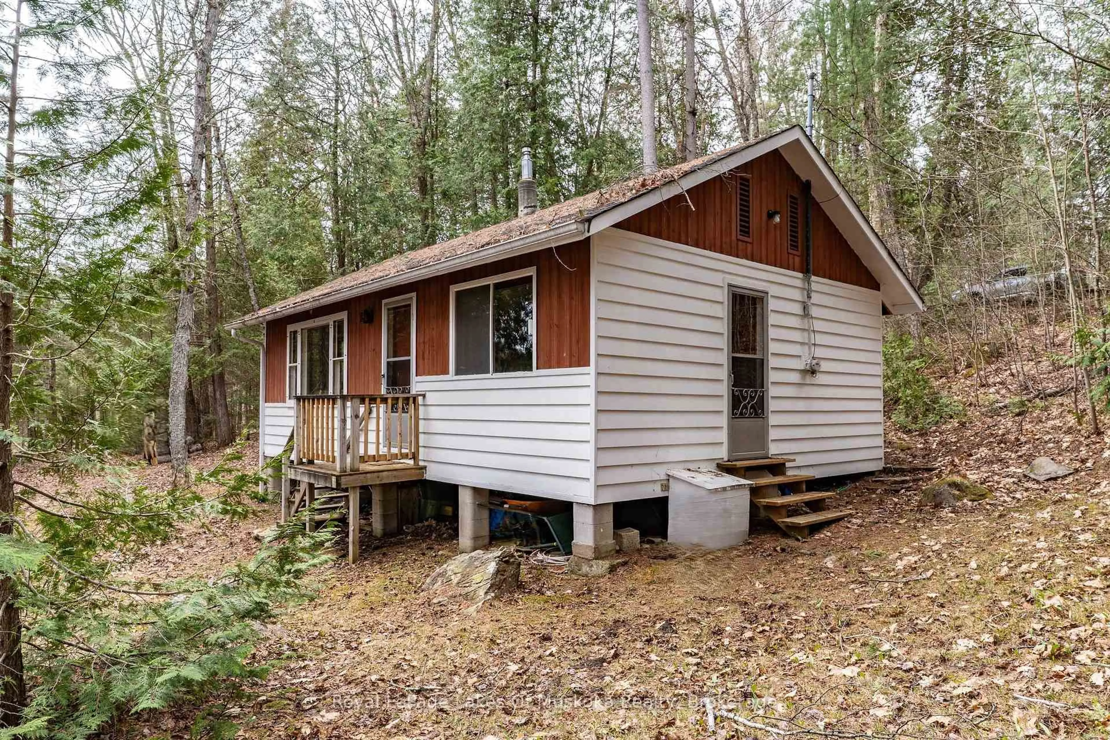 Shed for 1042 Farmer Hays Dr, Algonquin Highlands Ontario P0A 1E0