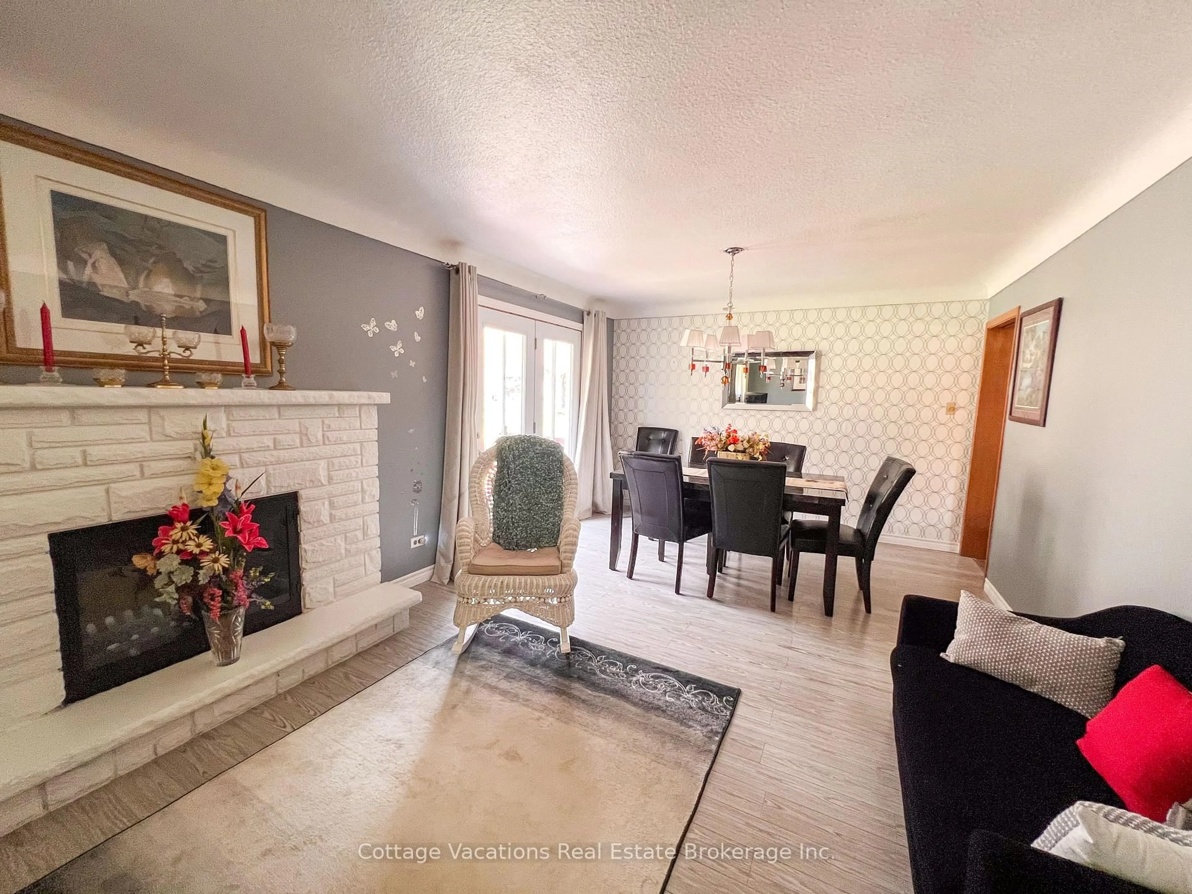 Dining room, ceramic/tile floor for 62 Maple Heights Dr, Huntsville Ontario P1H 1R8