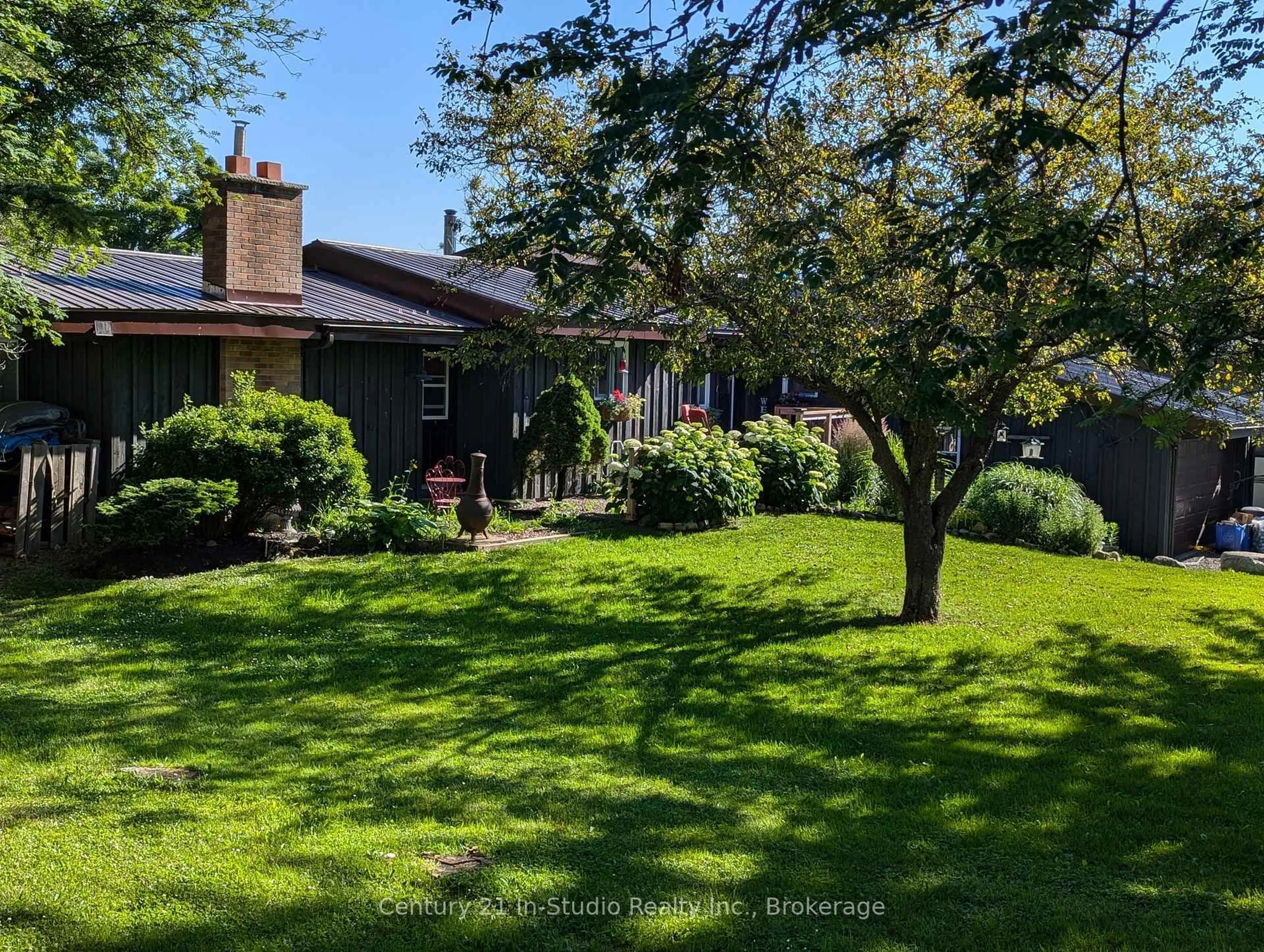 A pic from outside/outdoor area/front of a property/back of a property/a pic from drone, unknown for 706161 Dufferin County Road 21 Rd, Melancthon Ontario L0N 1H0