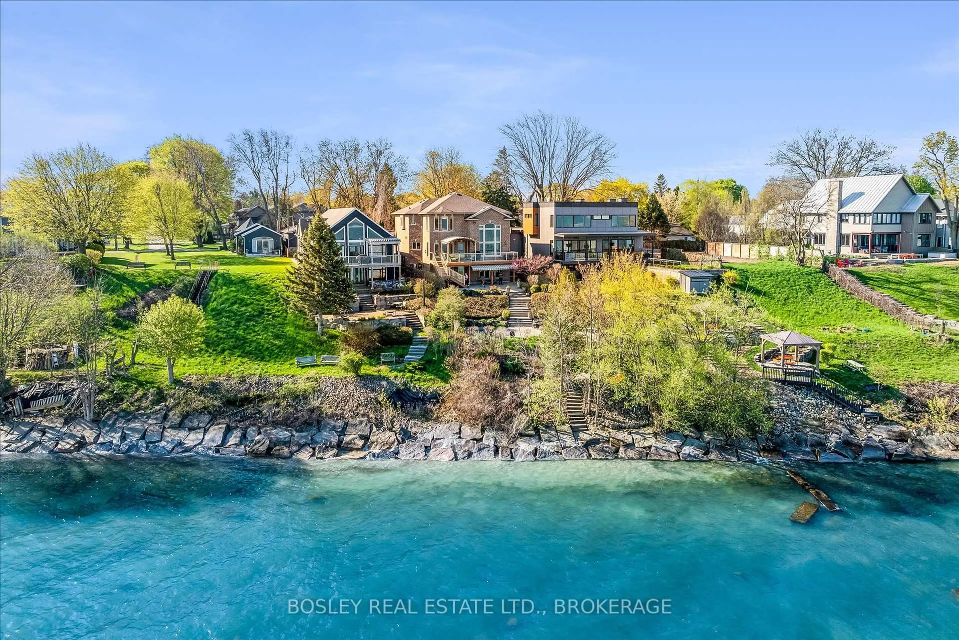 A pic from outside/outdoor area/front of a property/back of a property/a pic from drone, water/lake/river/ocean view for 10 1/2 Colton Ave, St. Catharines Ontario L2N 5B1