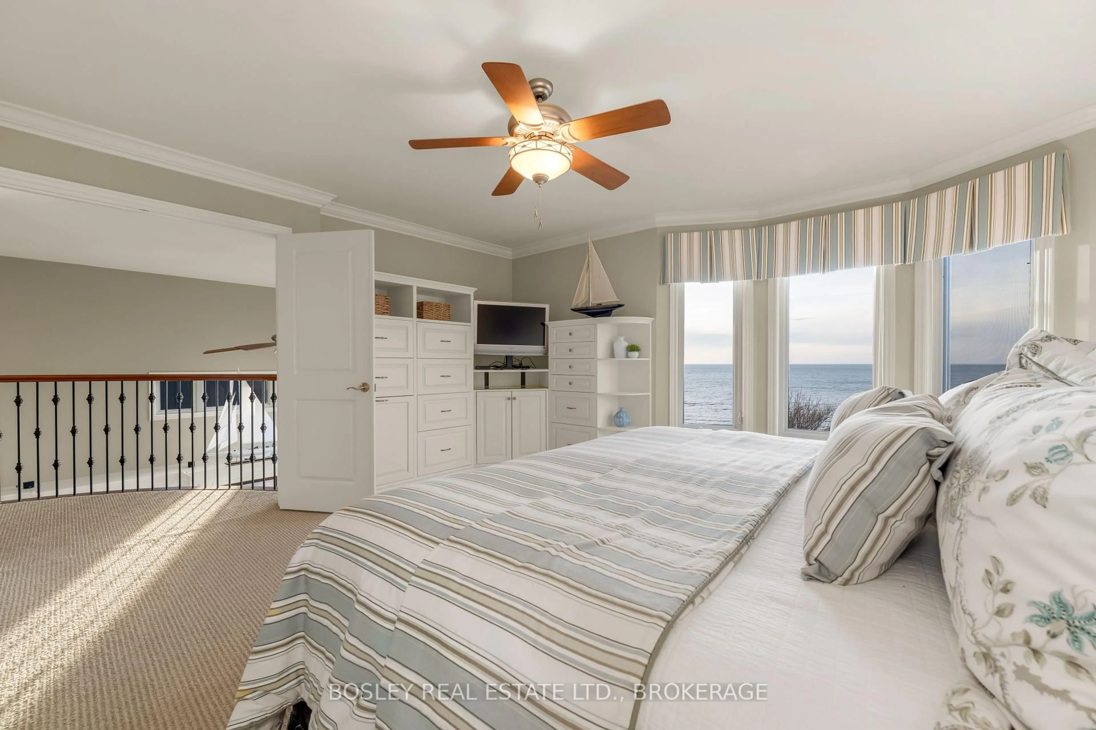 Bedroom with bed, unknown for 10 1/2 Colton Ave, St. Catharines Ontario L2N 5B1