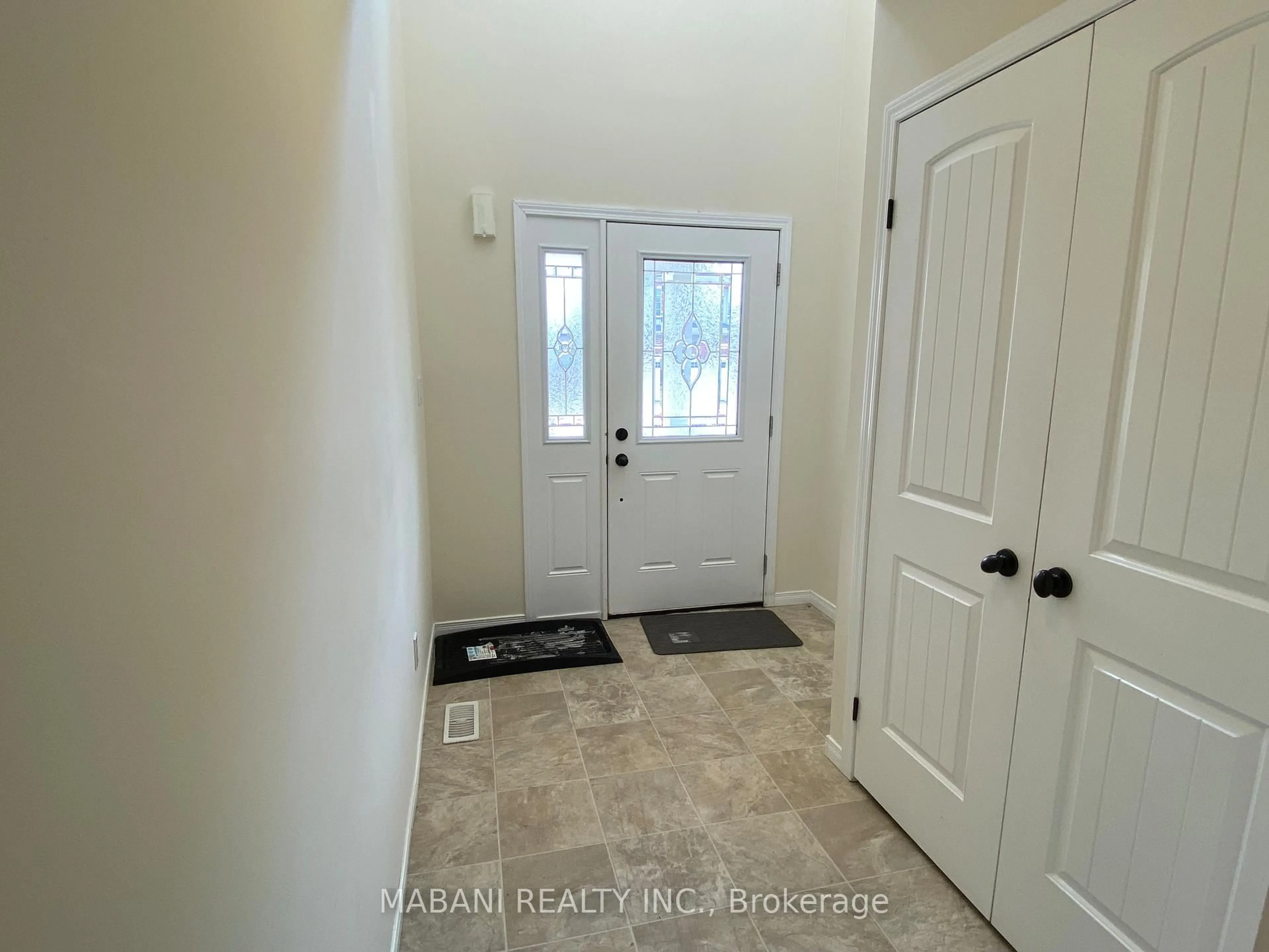 Indoor entryway for 6 Sassafras St, Kitchener Ontario N2N 3S4