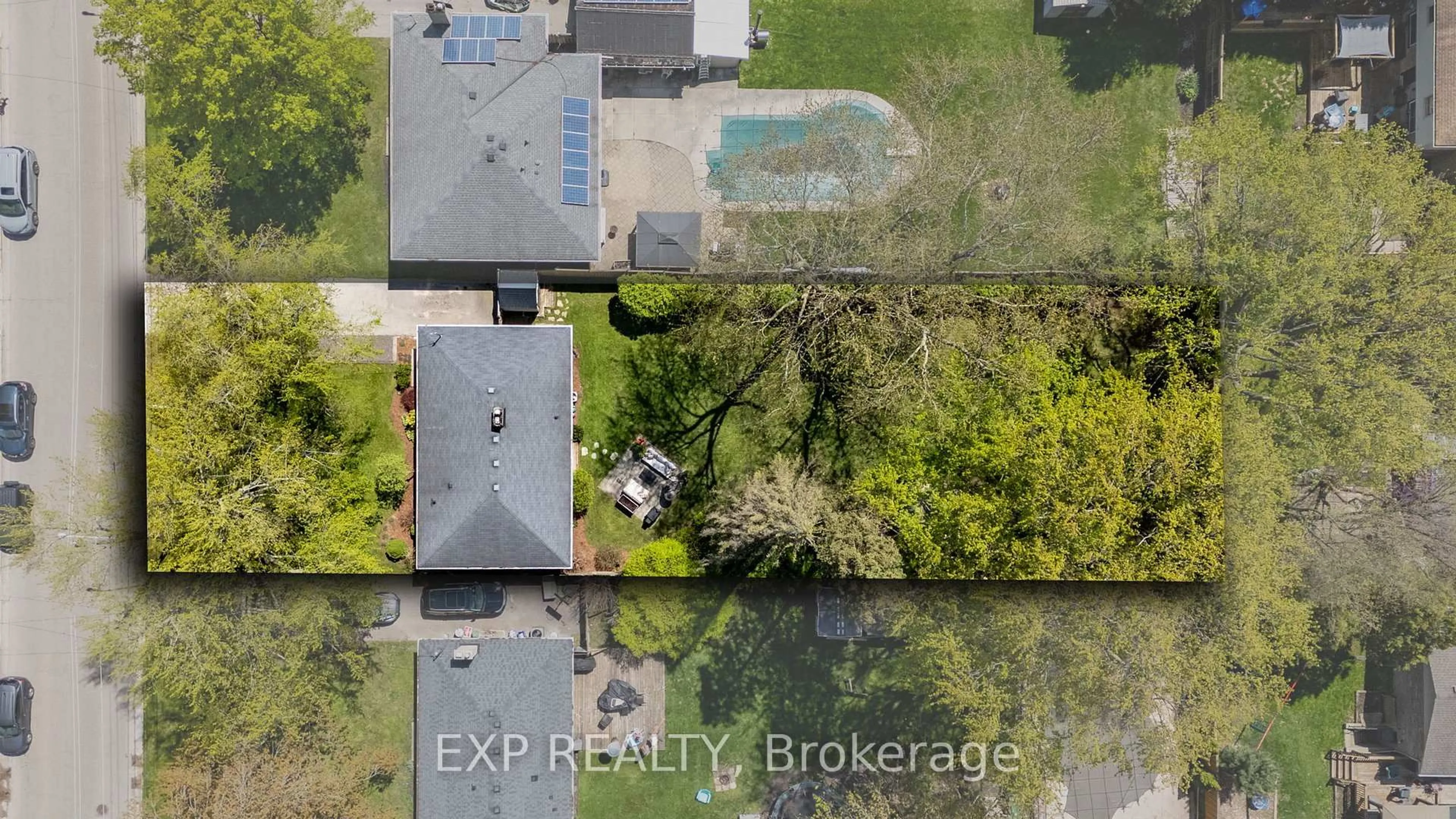 A pic from outside/outdoor area/front of a property/back of a property/a pic from drone, water/lake/river/ocean view for 387 GRIFFITH St, London South Ontario N6K 2S1