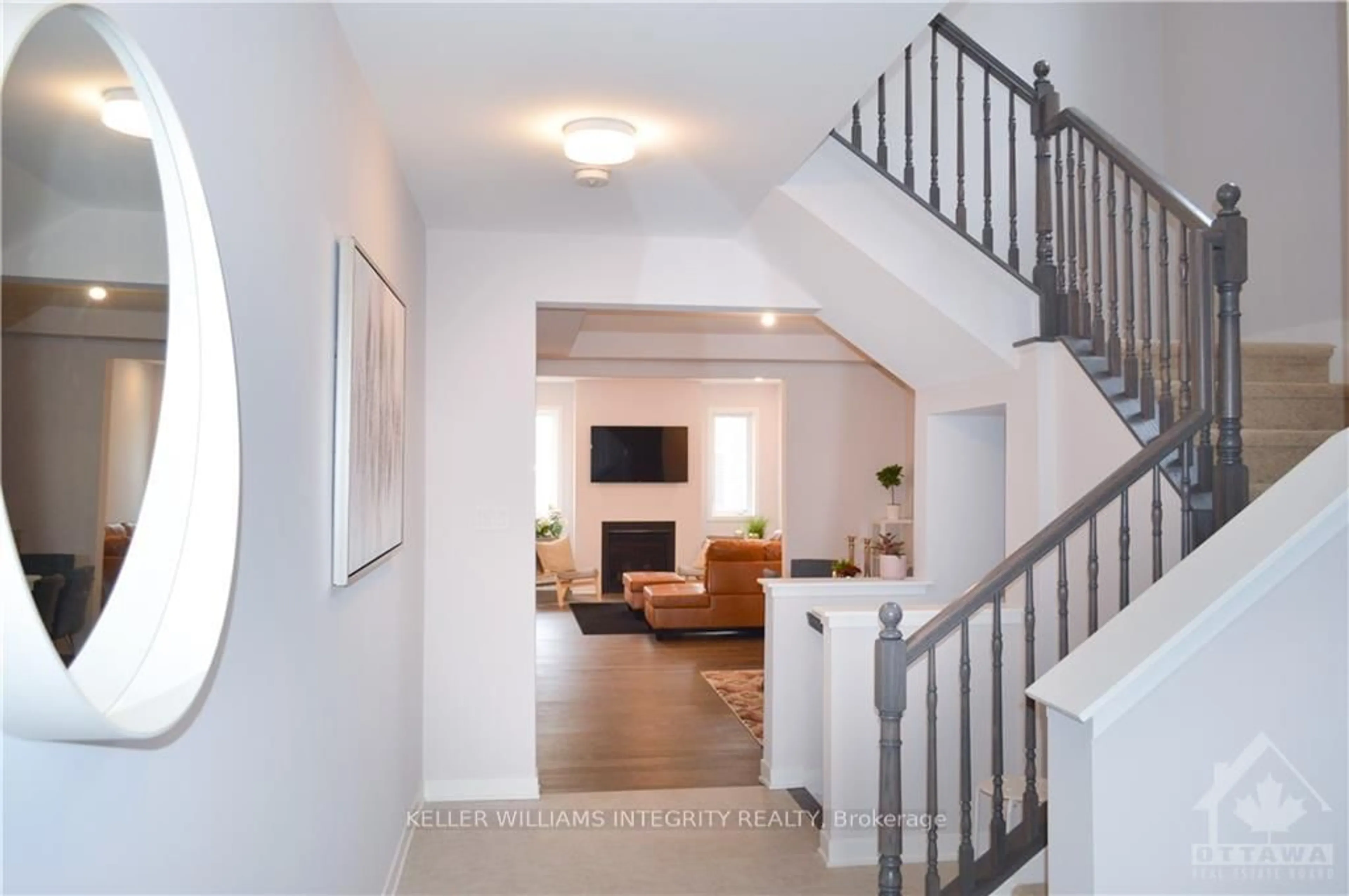 Indoor entryway for 331 Crossway Terr, Stittsville Ontario K2S 2Z3